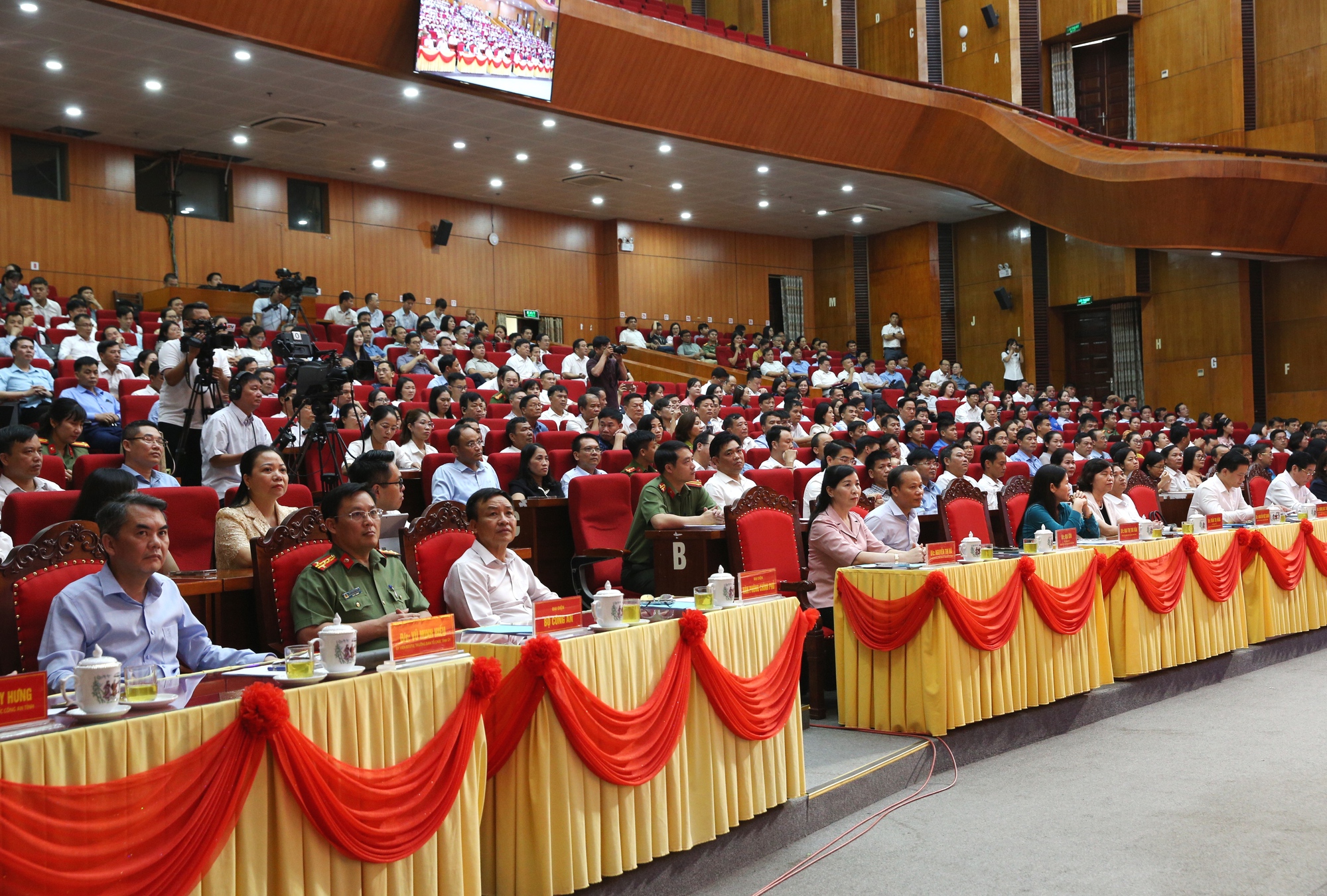 Phó Thủ tướng Thường trực Chính phủ Nguyễn Hòa Bình tiếp xúc cử tri tỉnh Bắc Ninh- Ảnh 5. Phó Thủ tướng Thường trực Chính phủ Nguyễn Hòa Bình tiếp xúc cử tri tỉnh Bắc Ninh- Ảnh 5.