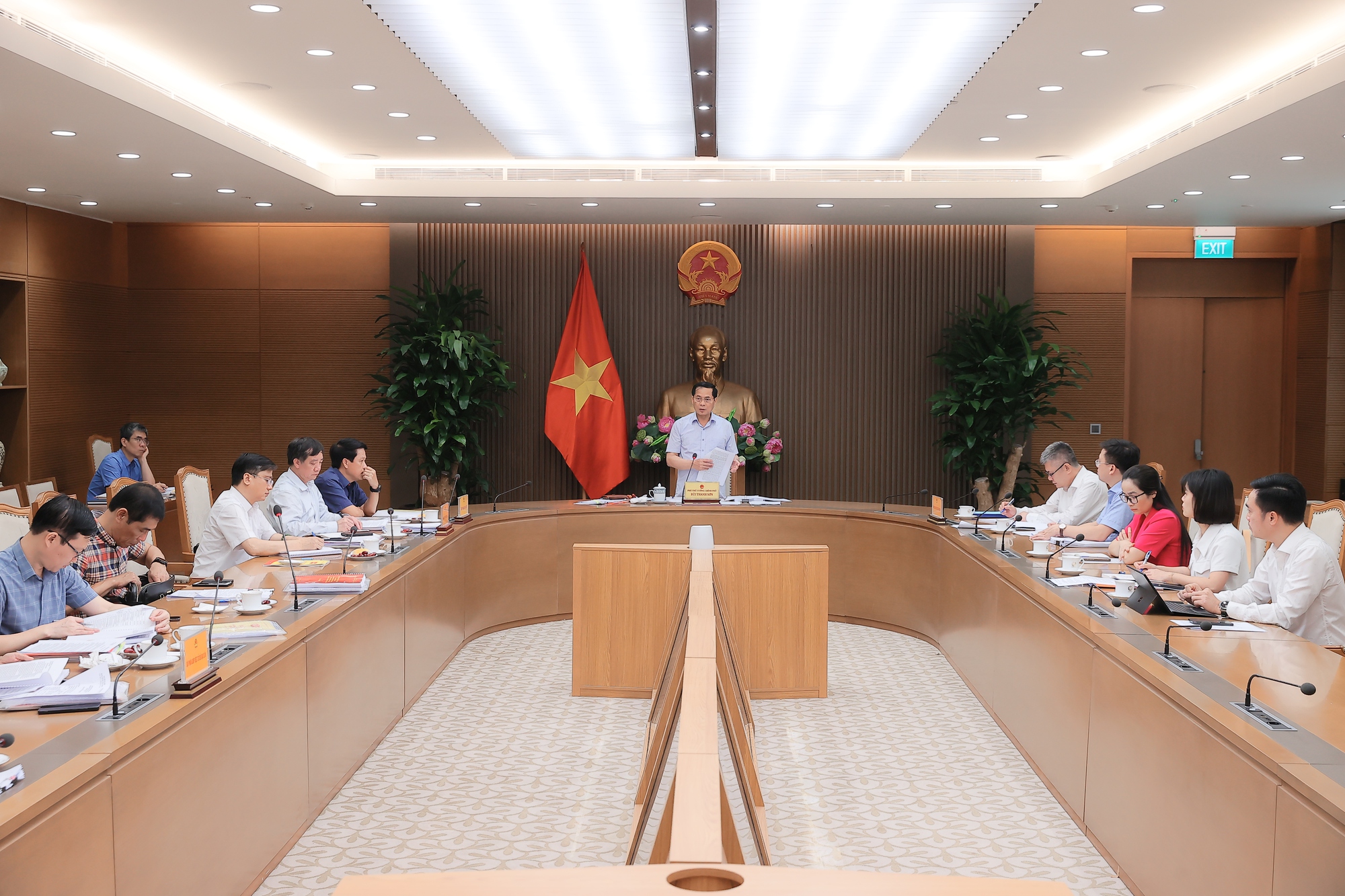 Phó Thủ tướng Bùi Thanh Sơn chủ trì họp rà soát công tác chuẩn bị Đại hội Đảng bộ của 3 bộ, cơ quan- Ảnh 4. Phó Thủ tướng Bùi Thanh Sơn chủ trì họp rà soát công tác chuẩn bị Đại hội Đảng bộ của 3 bộ, cơ quan- Ảnh 4.