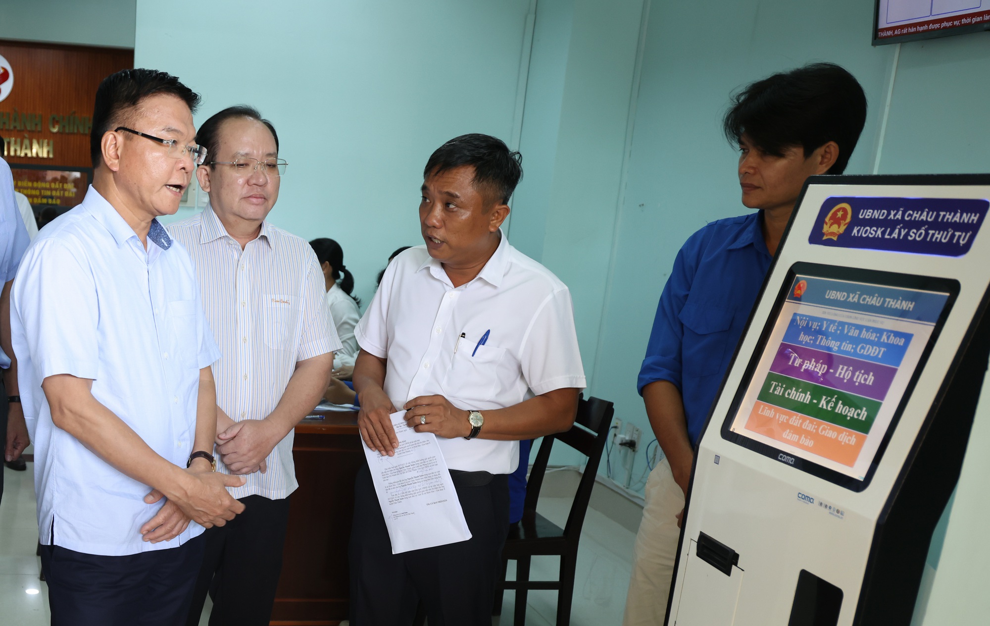 Không được để ách tắc, làm chậm trễ việc của người dân- Ảnh 7. Không được để ách tắc, làm chậm trễ việc của người dân- Ảnh 7.