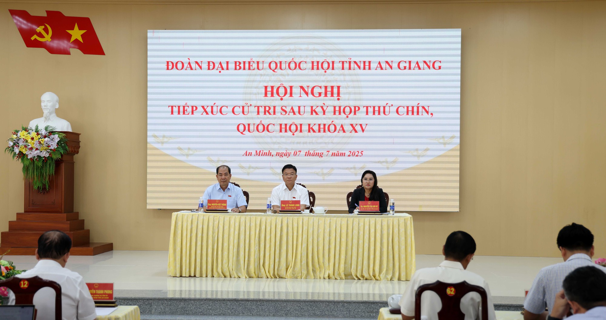 Không được để ách tắc, làm chậm trễ việc của người dân- Ảnh 2. Không được để ách tắc, làm chậm trễ việc của người dân- Ảnh 2.