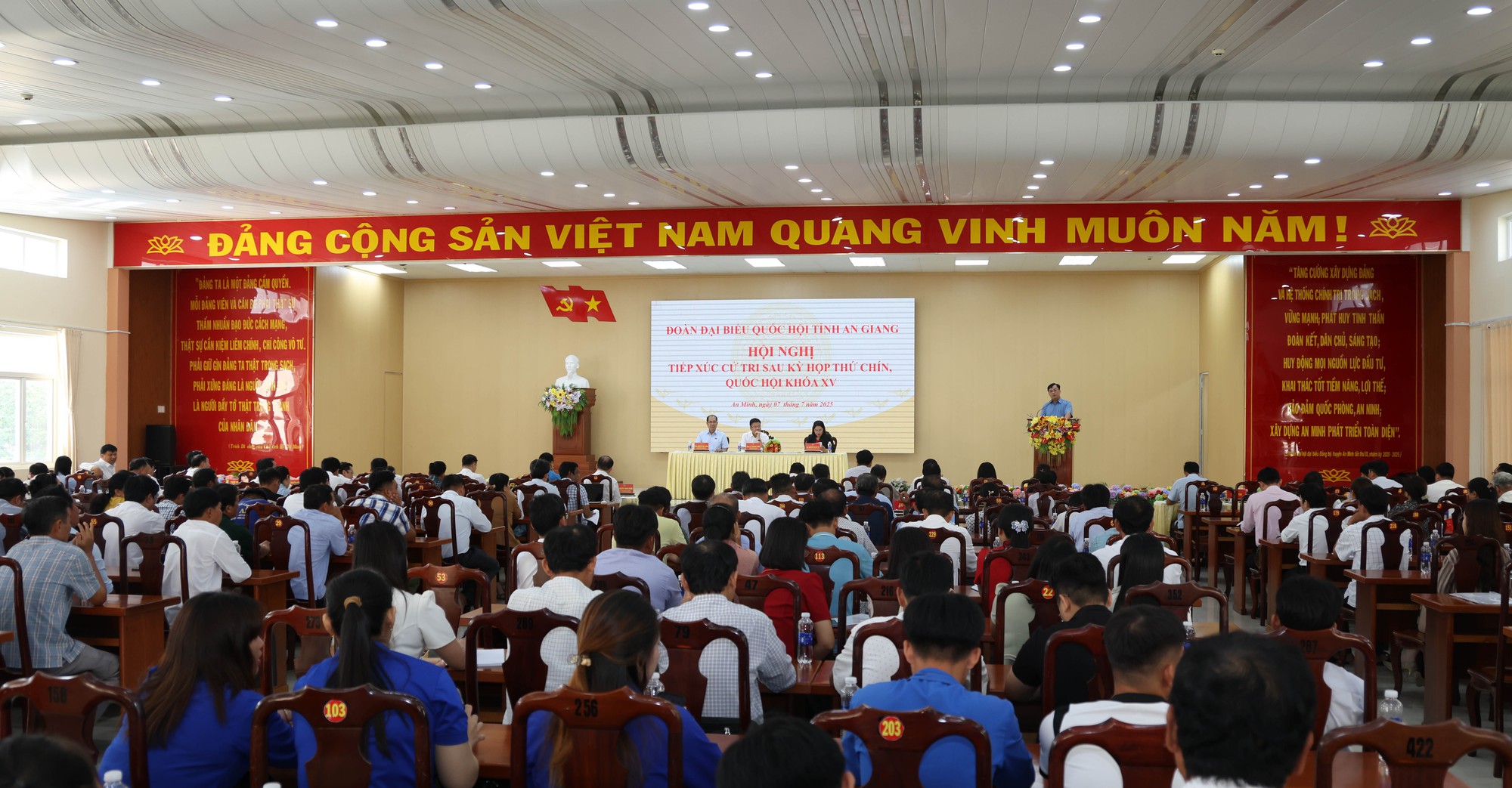 Không được để ách tắc, làm chậm trễ việc của người dân- Ảnh 4. Không được để ách tắc, làm chậm trễ việc của người dân- Ảnh 4.
