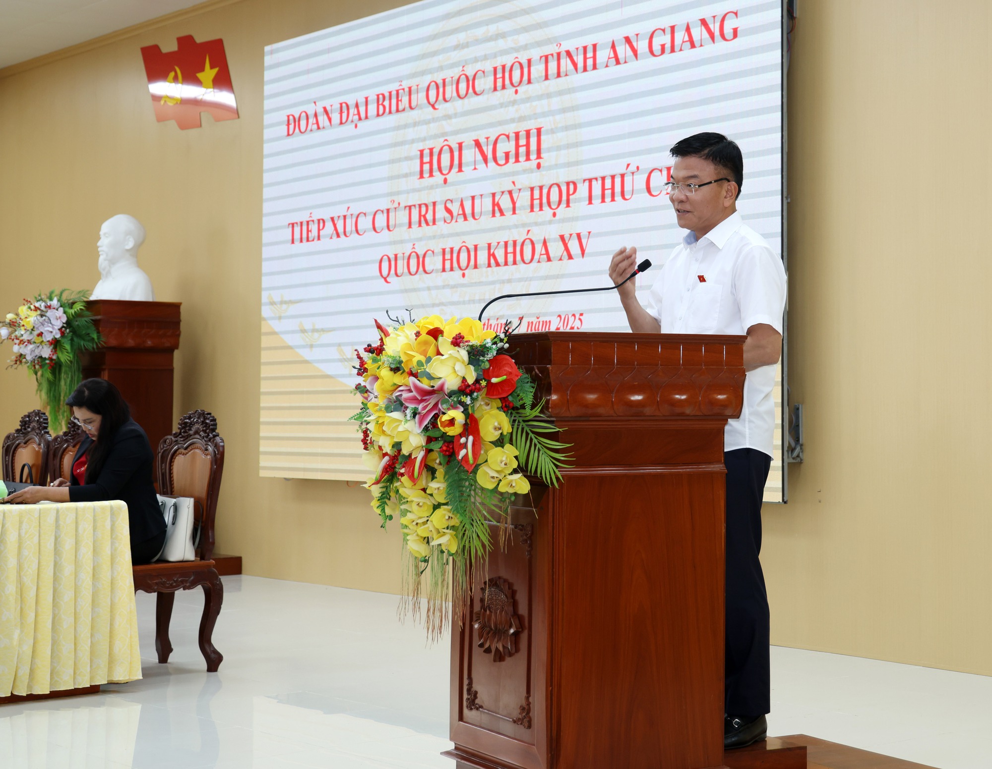 Không được để ách tắc, làm chậm trễ việc của người dân- Ảnh 5. Không được để ách tắc, làm chậm trễ việc của người dân- Ảnh 5.