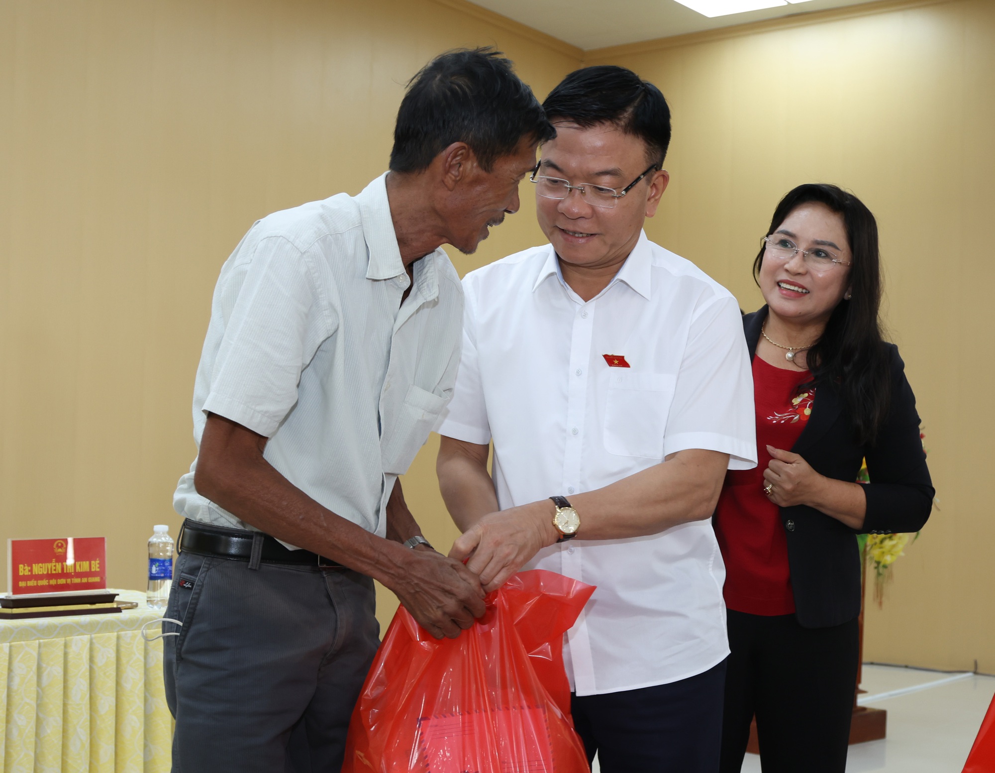 Không được để ách tắc, làm chậm trễ việc của người dân- Ảnh 8. Không được để ách tắc, làm chậm trễ việc của người dân- Ảnh 8.