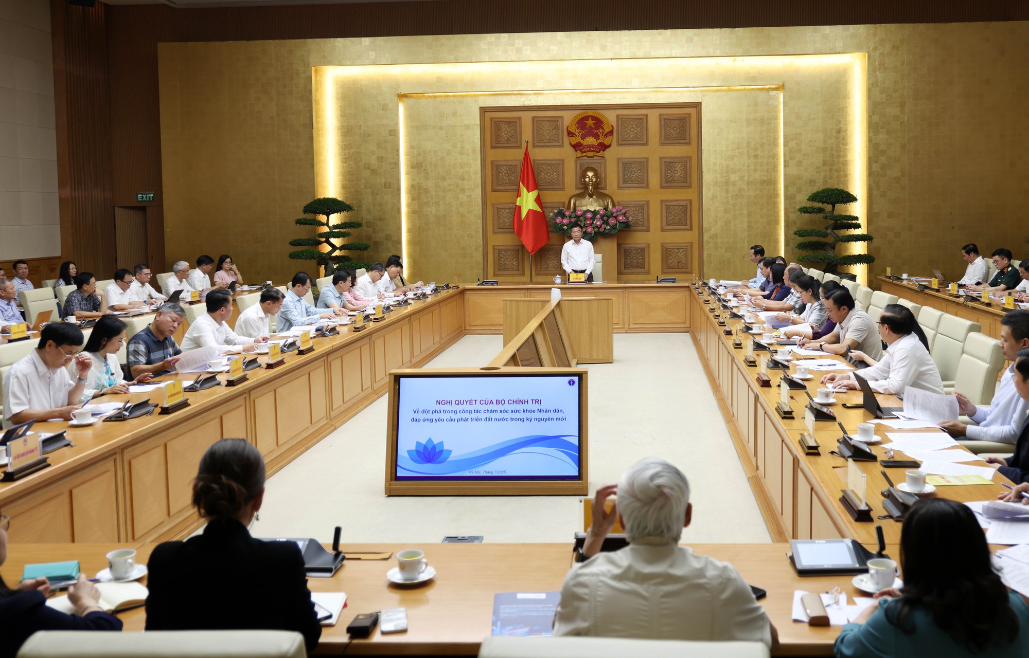 Nghị quyết về đột phá trong chăm sóc sức khỏe nhân dân 'phải mang tính hành động'- Ảnh 1. Nghị quyết về đột phá trong chăm sóc sức khỏe nhân dân 'phải mang tính hành động'- Ảnh 1.