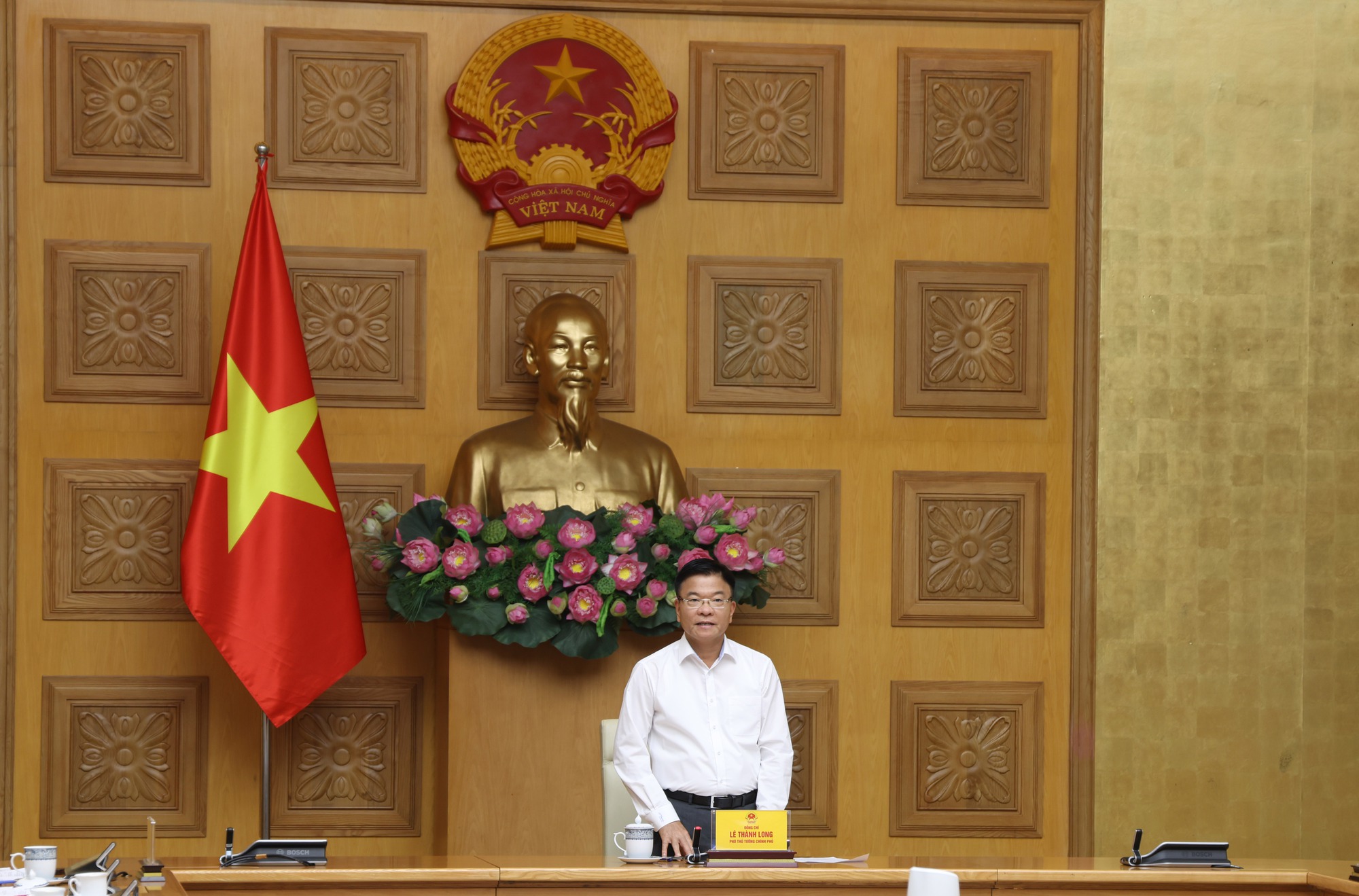Nghị quyết về đột phá trong chăm sóc sức khỏe nhân dân 'phải mang tính hành động'- Ảnh 8. Nghị quyết về đột phá trong chăm sóc sức khỏe nhân dân 'phải mang tính hành động'- Ảnh 8.