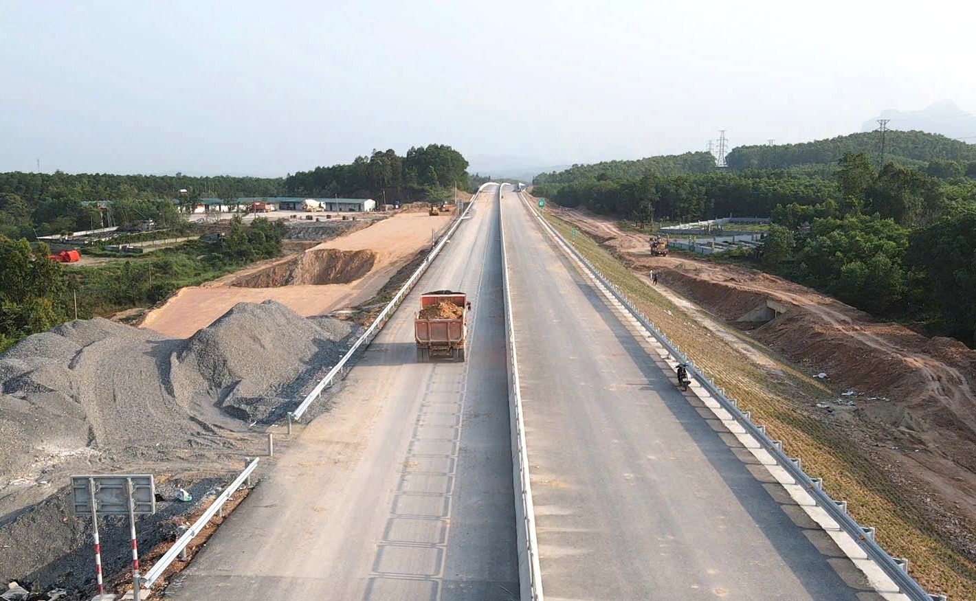 Quảng Trị tập trung đẩy nhanh tiến độ dự án cao tốc Bắc – Nam- Ảnh 1. Quảng Trị tập trung đẩy nhanh tiến độ dự án cao tốc Bắc – Nam- Ảnh 1.