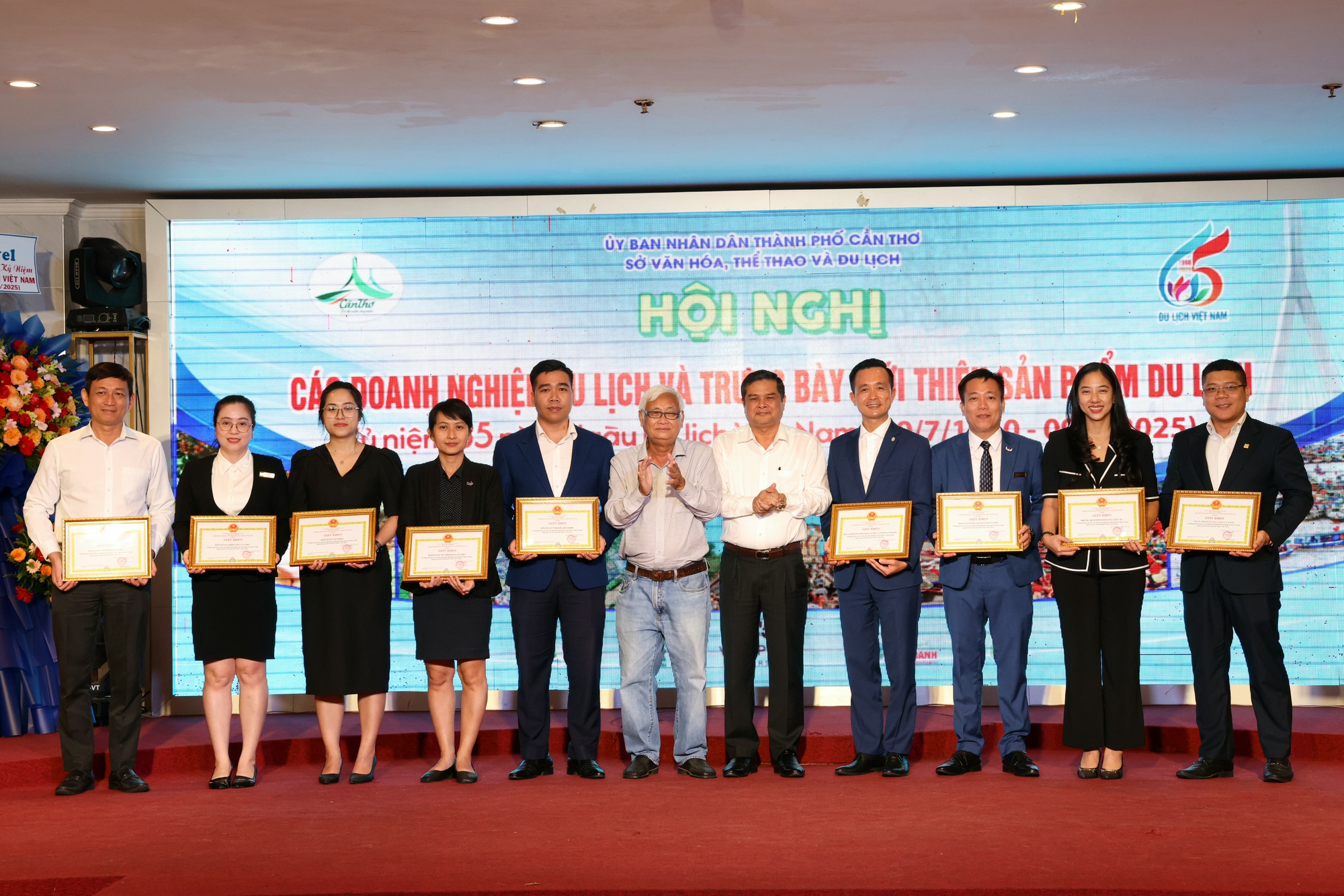 Liên kết phát triển du lịch miền Tây chưa như mong muốn- Ảnh 1. Liên kết phát triển du lịch miền Tây chưa như mong muốn- Ảnh 1.