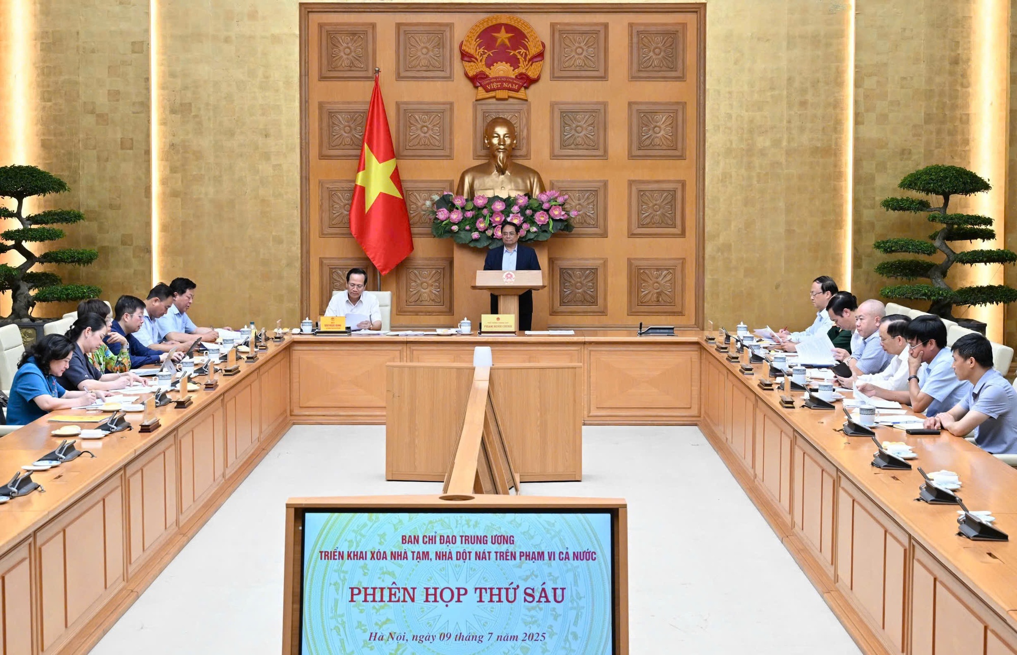 Huy động hơn 17.000 tỷ đồng cho xóa nhà tạm, nhà dột nát- Ảnh 1. Huy động hơn 17.000 tỷ đồng cho xóa nhà tạm, nhà dột nát- Ảnh 1.