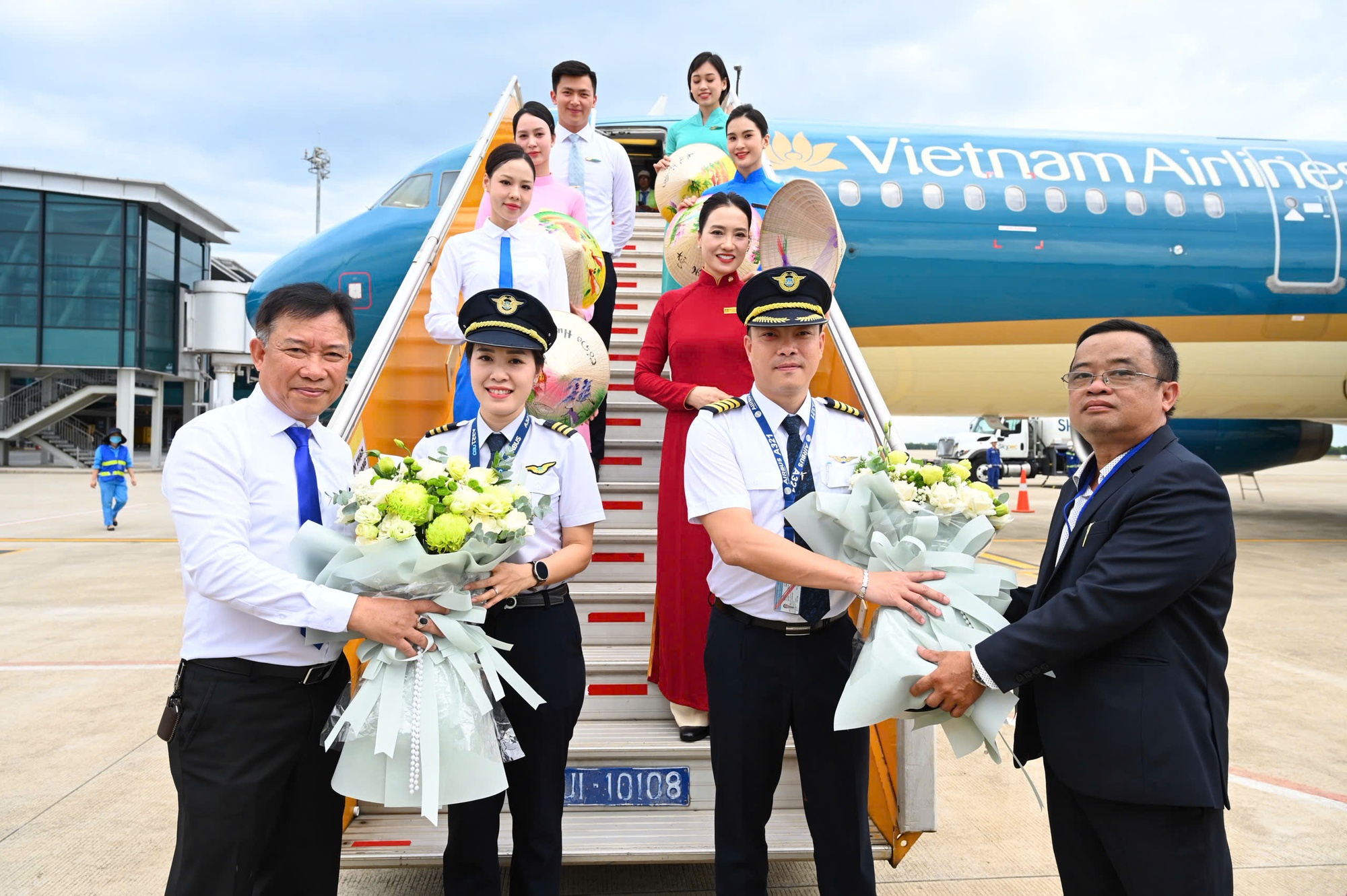 Vietnam Airlines đón hành khách thứ 350 triệu sau 30 năm thành lập- Ảnh 3. Vietnam Airlines đón hành khách thứ 350 triệu sau 30 năm thành lập- Ảnh 3.