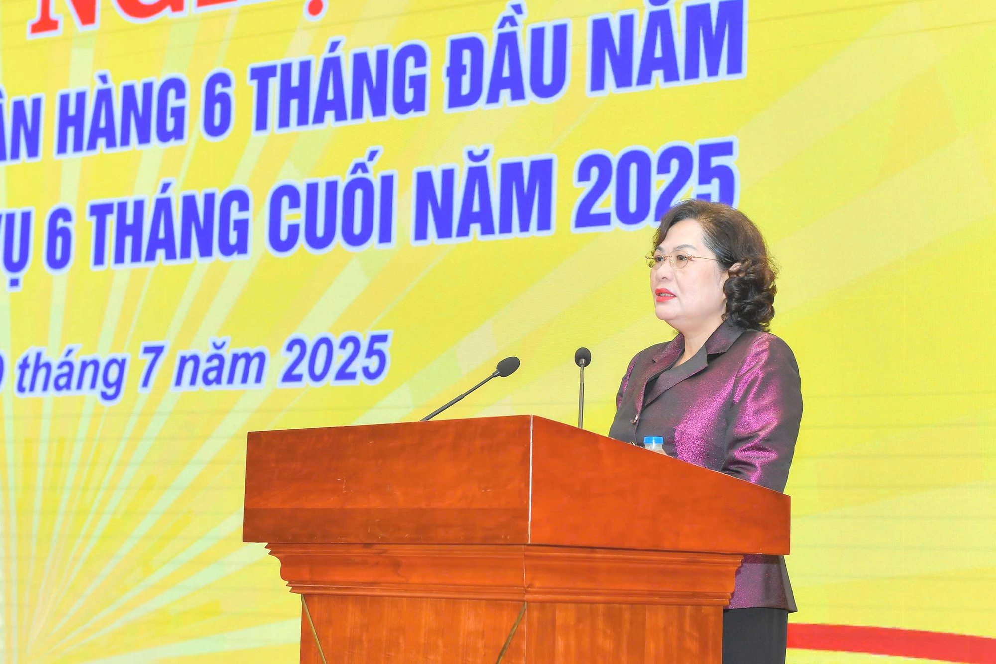 Điều hành linh hoạt, tái cơ cấu mạnh mẽ: Ngành ngân hàng tăng tốc trong năm cuối kế hoạch 5 năm- Ảnh 1. Điều hành linh hoạt, tái cơ cấu mạnh mẽ: Ngành ngân hàng tăng tốc trong năm cuối kế hoạch 5 năm- Ảnh 1.