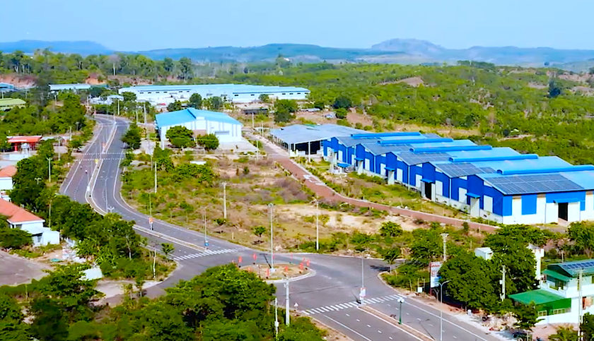 Thành lập 2 Ban Quản lý Khu kinh tế tỉnh Gia Lai, Quảng Ngãi- Ảnh 1. Thành lập 2 Ban Quản lý Khu kinh tế tỉnh Gia Lai, Quảng Ngãi- Ảnh 1.