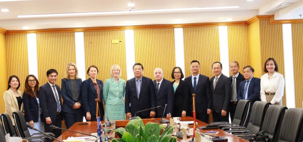 Đẩy mạnh hợp tác hàng không, đường sắt với Australia- Ảnh 1. Đẩy mạnh hợp tác hàng không, đường sắt với Australia- Ảnh 1.