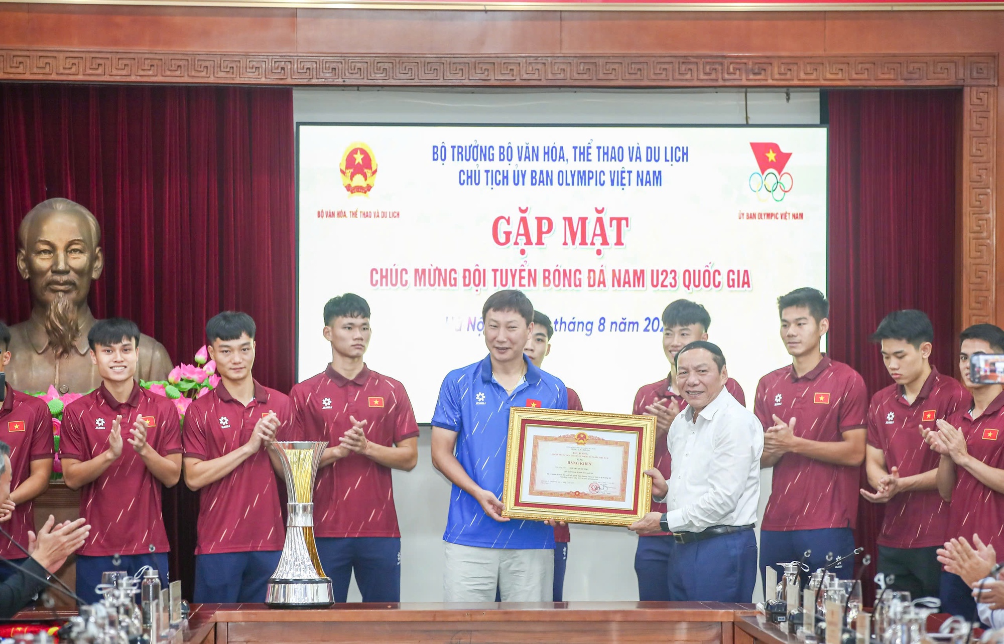 Đội tuyển U23 Việt Nam vinh dự nhận Bằng khen của Thủ tướng Chính phủ- Ảnh 1. Đội tuyển U23 Việt Nam vinh dự nhận Bằng khen của Thủ tướng Chính phủ- Ảnh 1.