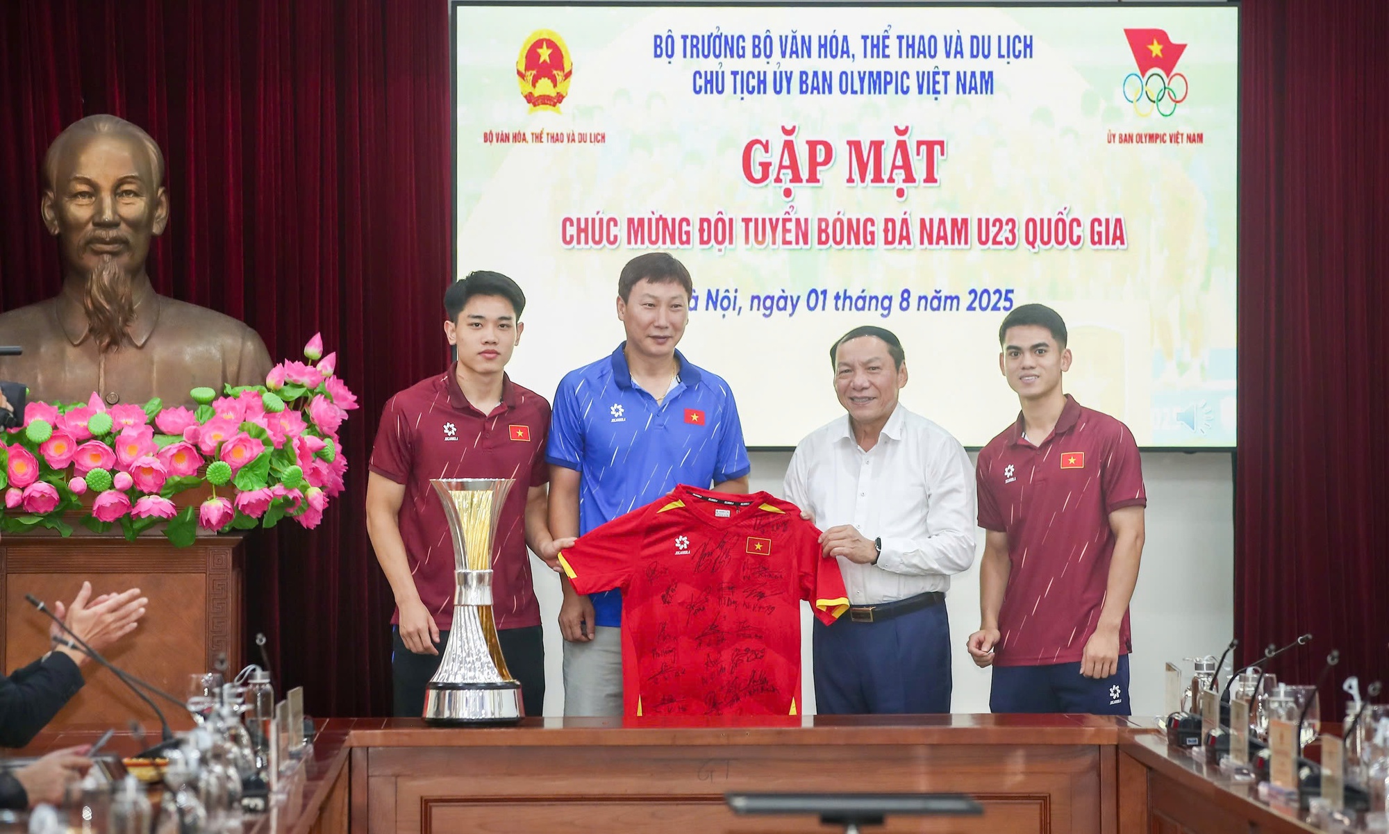 Đội tuyển U23 Việt Nam vinh dự nhận Bằng khen của Thủ tướng Chính phủ- Ảnh 4. Đội tuyển U23 Việt Nam vinh dự nhận Bằng khen của Thủ tướng Chính phủ- Ảnh 4.