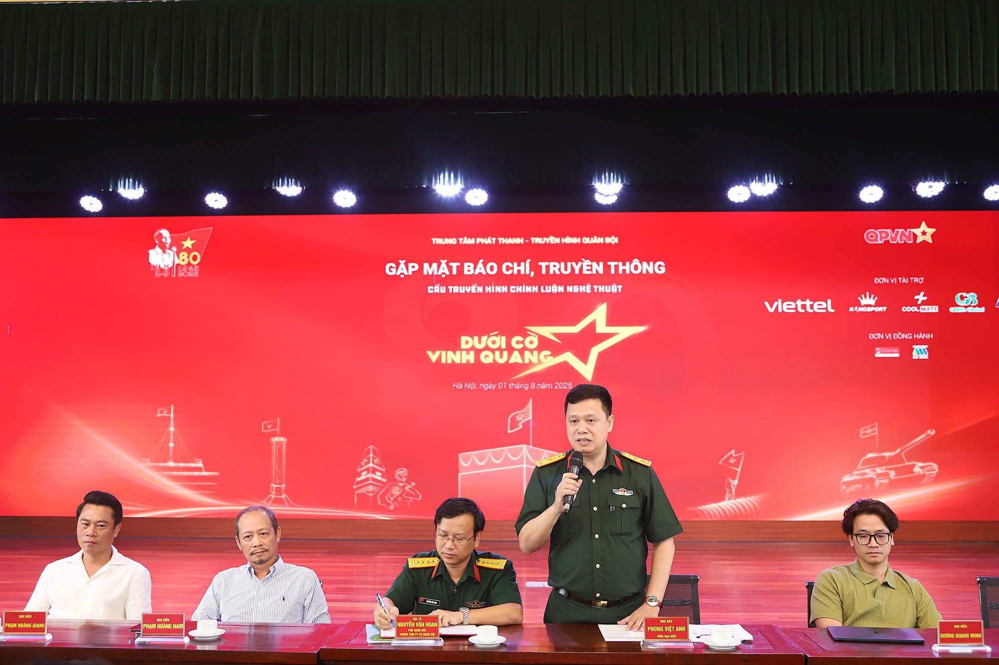 'Dưới cờ vinh quang' kết nối ba miền, tôn vinh hình tượng Bộ đội Cụ Hồ- Ảnh 1. 'Dưới cờ vinh quang' kết nối ba miền, tôn vinh hình tượng Bộ đội Cụ Hồ- Ảnh 1.