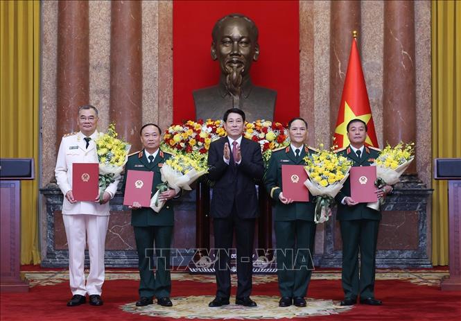 Bốn sĩ quan cấp cao quân đội và công an được thăng quân hàm, cấp bậc hàm Thượng tướng- Ảnh 1. Bốn sĩ quan cấp cao quân đội và công an được thăng quân hàm, cấp bậc hàm Thượng tướng- Ảnh 1.