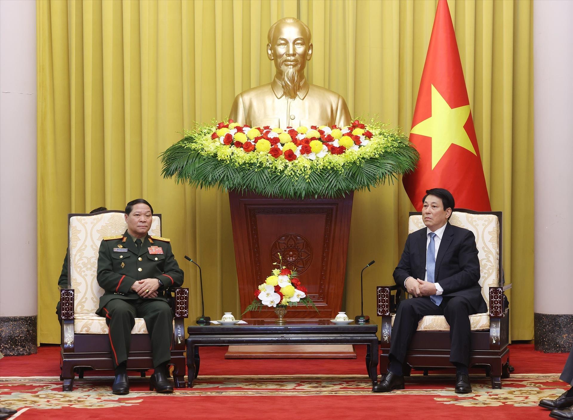 Chủ tịch nước Lương Cường tiếp Chủ nhiệm Tổng cục Chính trị Quân đội nhân dân Lào- Ảnh 1. Chủ tịch nước Lương Cường tiếp Chủ nhiệm Tổng cục Chính trị Quân đội nhân dân Lào- Ảnh 1.