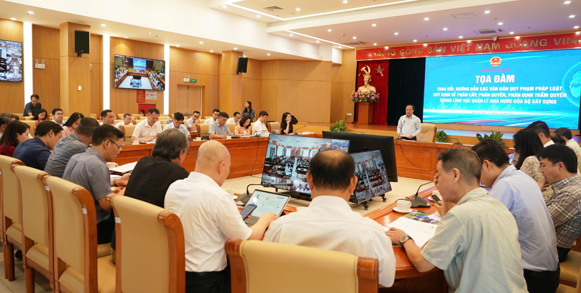 Bộ Xây dựng sẽ đến từng địa phương hướng dẫn công việc sau khi phân cấp, phân quyền- Ảnh 1.