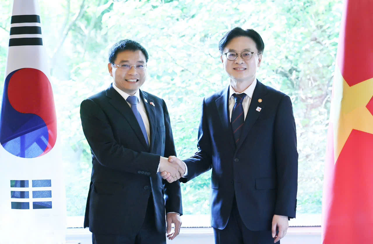 Việt Nam - Hàn Quốc: Bứt tốc hợp tác FDI, công nghệ cao và năng lượng sạch- Ảnh 1. Việt Nam - Hàn Quốc: Bứt tốc hợp tác FDI, công nghệ cao và năng lượng sạch- Ảnh 1.