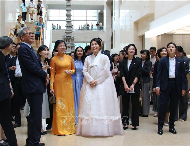 Phu nhân Ngô Phương Ly thăm Bảo tàng Quốc gia Hàn Quốc- Ảnh 3. Phu nhân Ngô Phương Ly thăm Bảo tàng Quốc gia Hàn Quốc- Ảnh 3.