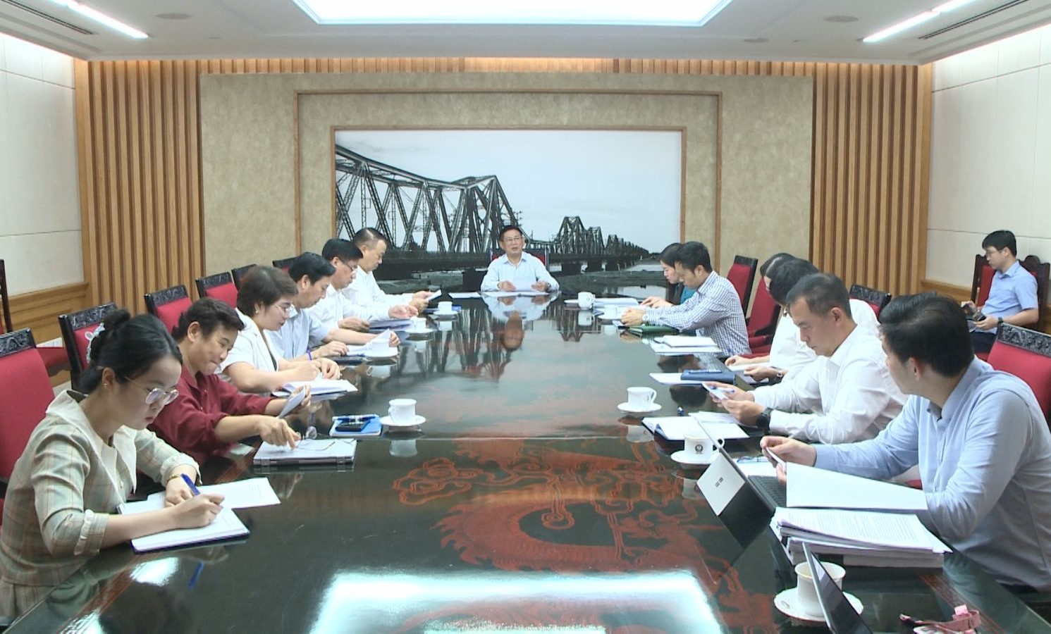 Phó Thủ tướng Hồ Đức Phớc họp về dự thảo Nghị định sửa đổi, bổ sung một số điều của Nghị định số 155/2020/NĐ-CP- Ảnh 2.