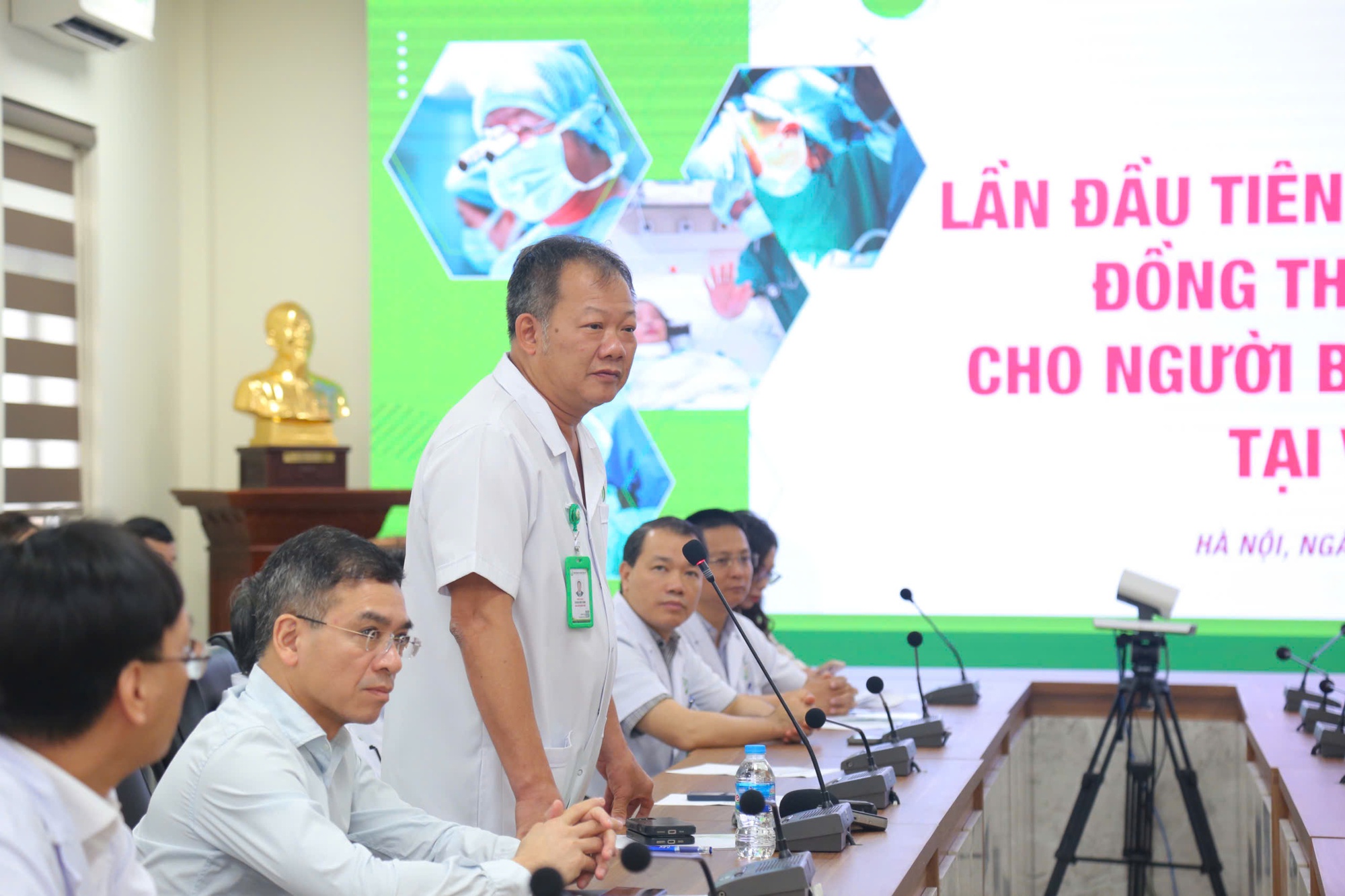 Lần đầu tiên Việt Nam ghép thành công đồng thời tim và phổi cho người suy đa tạng- Ảnh 4. Lần đầu tiên Việt Nam ghép thành công đồng thời tim và phổi cho người suy đa tạng- Ảnh 4.