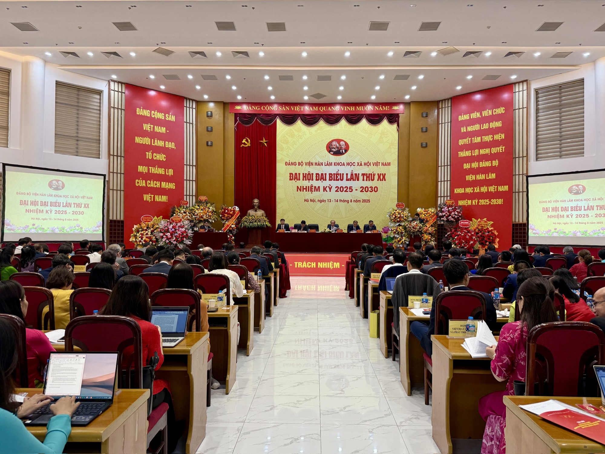 Đưa Viện Hàn lâm Khoa học xã hội Việt Nam phát triển ngang tầm với các cơ sở nghiên cứu tiên tiến trong khu vực và thế giới- Ảnh 3. Đưa Viện Hàn lâm Khoa học xã hội Việt Nam phát triển ngang tầm với các cơ sở nghiên cứu tiên tiến trong khu vực và thế giới- Ảnh 3.