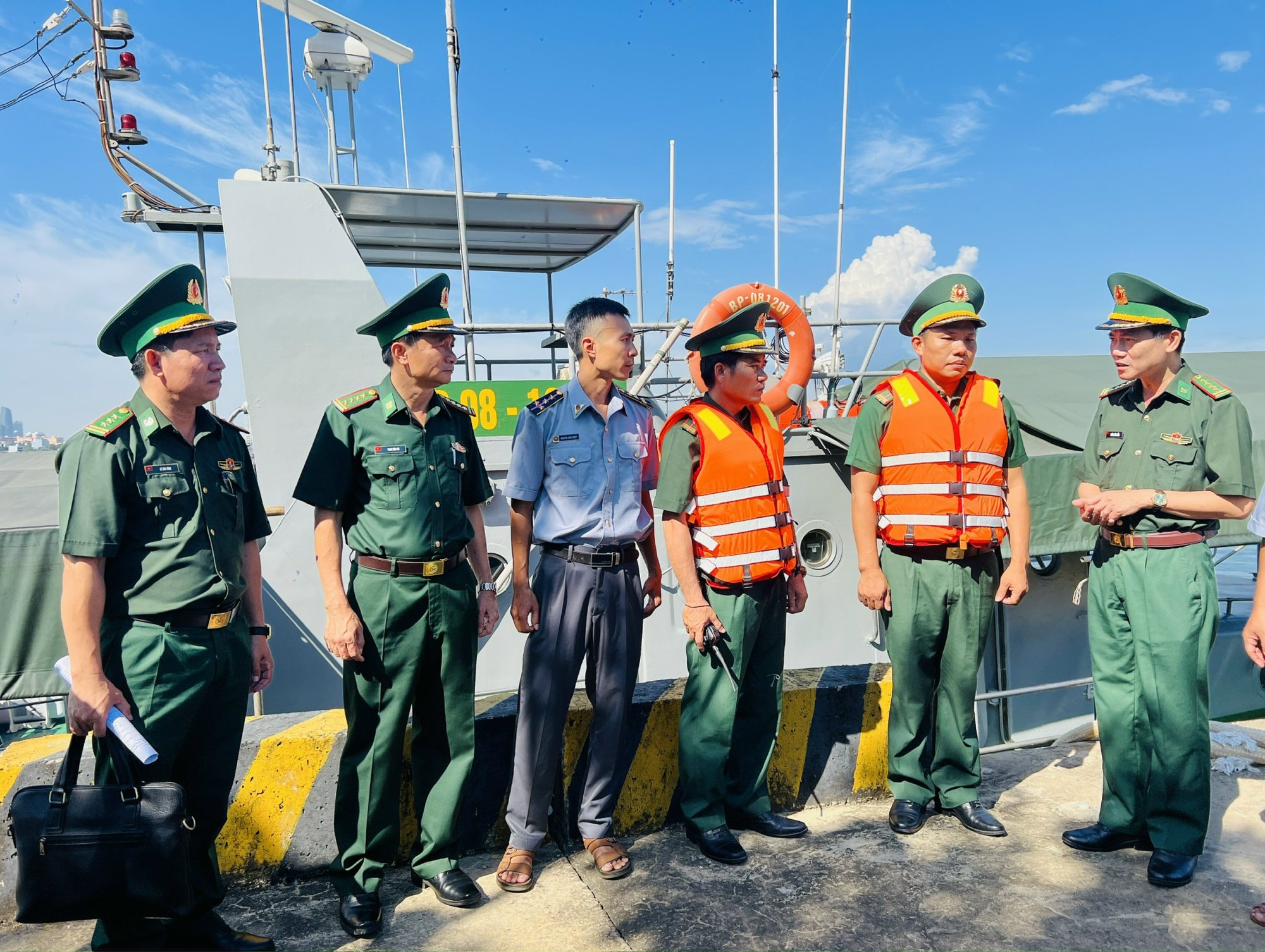 Biên phòng TP. Đà Nẵng ra quân cao điểm chống khai thác IUU- Ảnh 1. Biên phòng TP. Đà Nẵng ra quân cao điểm chống khai thác IUU- Ảnh 1.