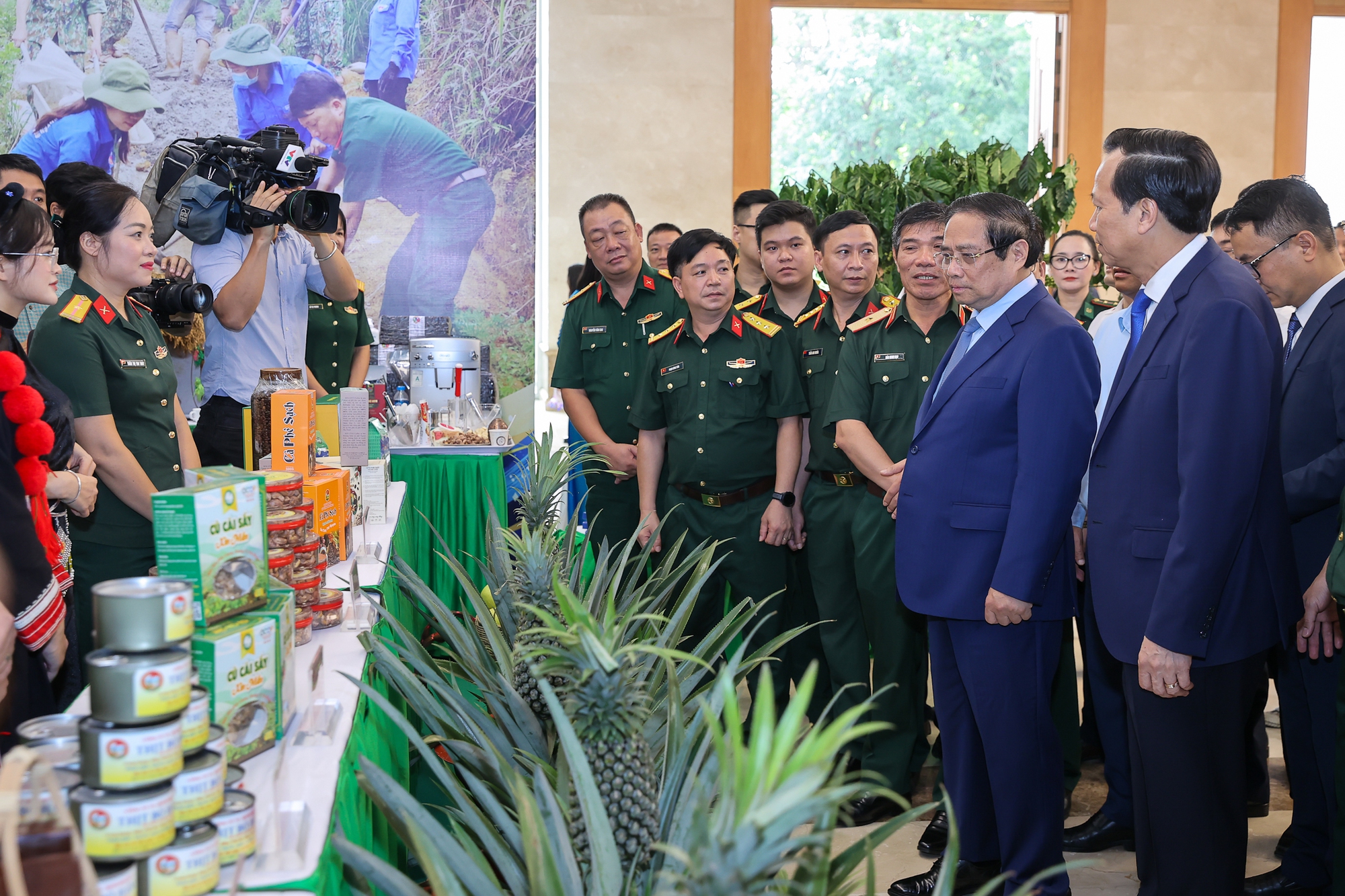 Thủ tướng: Có chính sách ưu tiên, nguồn lực ưu tiên, tín dụng ưu tiên với vùng đồng bào dân tộc thiểu số và miền núi- Ảnh 12.