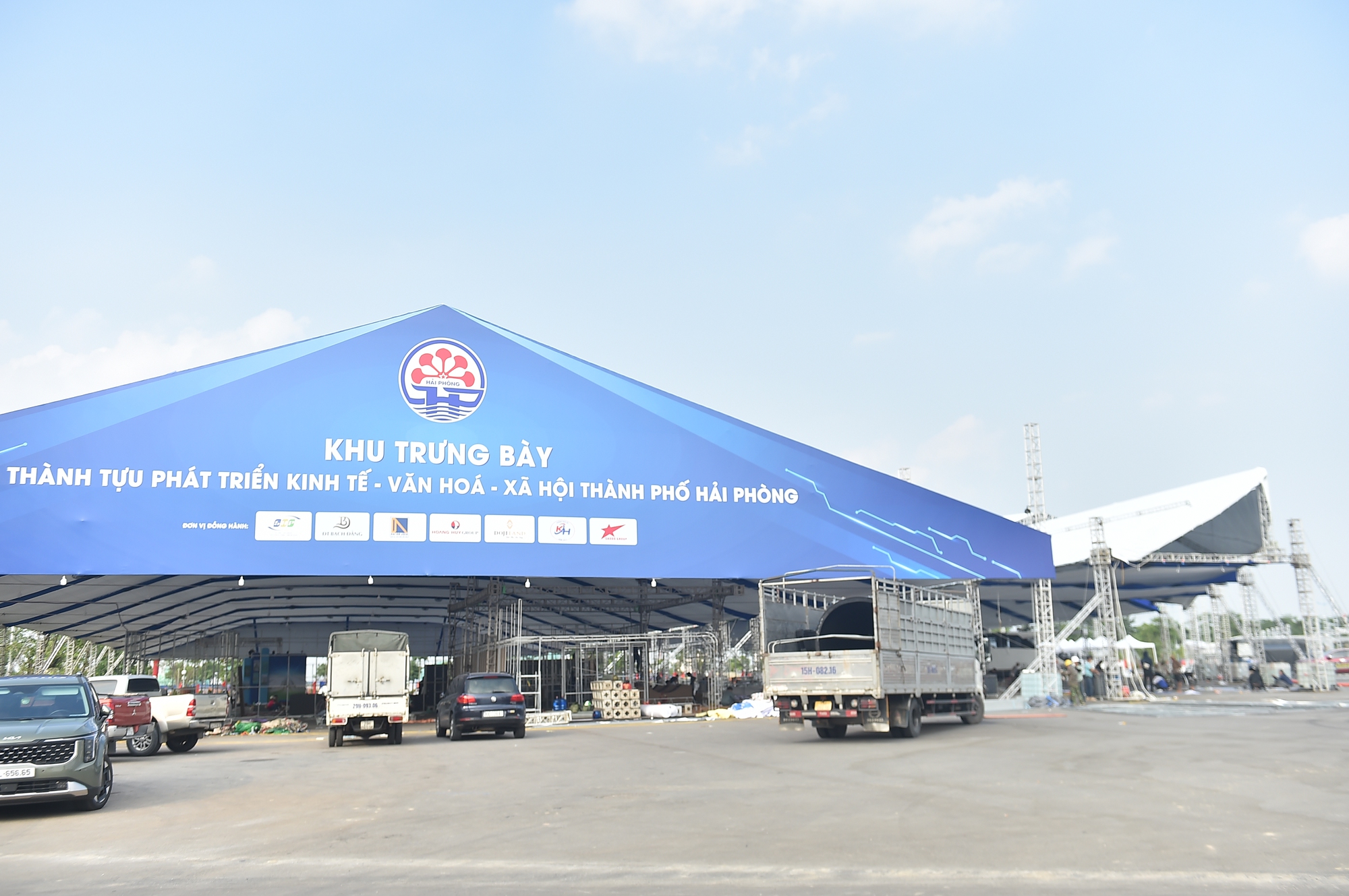 Tập trung nhân lực, tăng tốc thi công gian hàng Triển lãm thành tựu 80 năm Quốc khánh- Ảnh 5.
