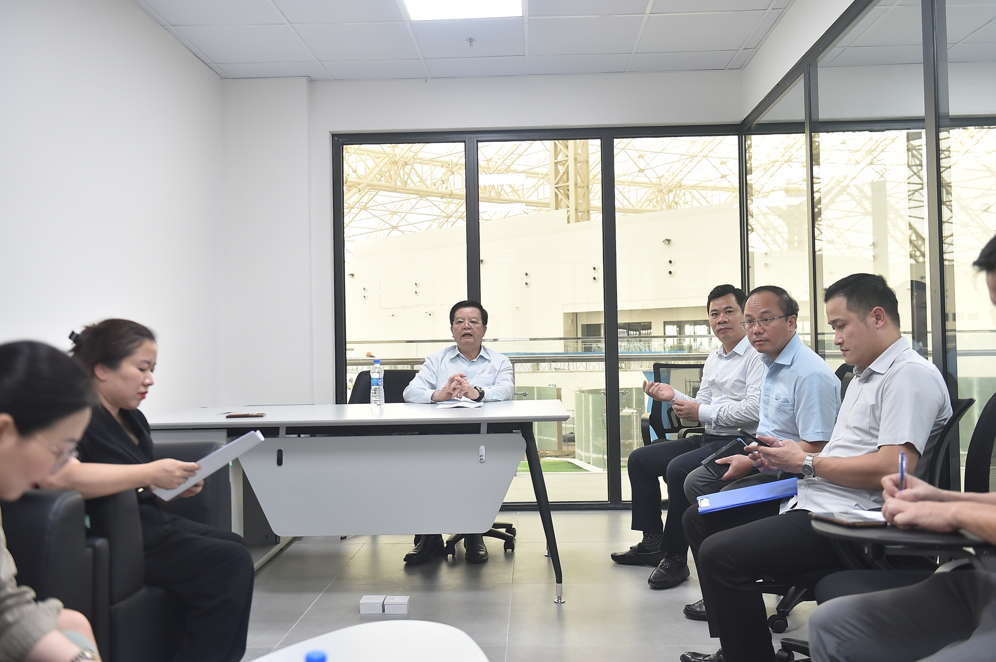 Tập trung nhân lực, tăng tốc thi công gian hàng Triển lãm thành tựu 80 năm Quốc khánh- Ảnh 1.
