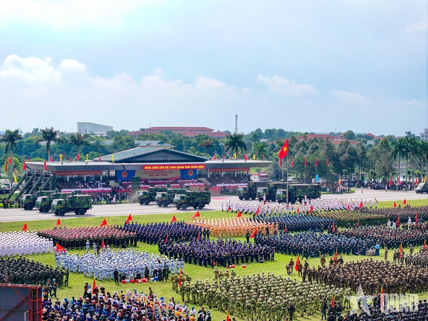 16.000 chiến sĩ quân đội, công an cùng hệ thống vũ khí, khí tài hiện đại tổng hợp luyện diễu binh lần thứ 3- Ảnh 7. 16.000 chiến sĩ quân đội, công an cùng hệ thống vũ khí, khí tài hiện đại tổng hợp luyện diễu binh lần thứ 3- Ảnh 7.
