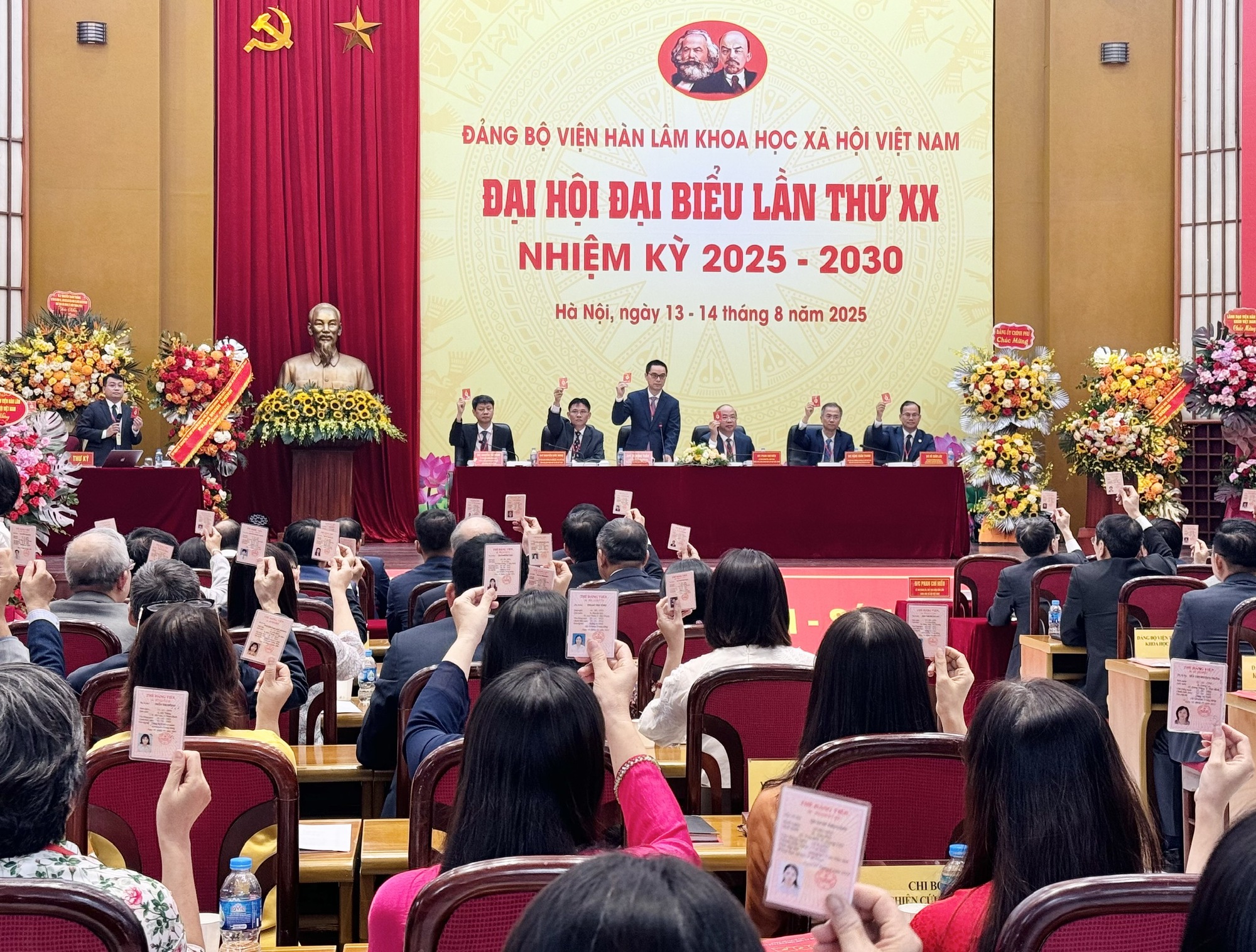Phát huy vai trò trung tâm nghiên cứu khoa học xã hội và nhân văn hàng đầu- Ảnh 2. Phát huy vai trò trung tâm nghiên cứu khoa học xã hội và nhân văn hàng đầu- Ảnh 2.