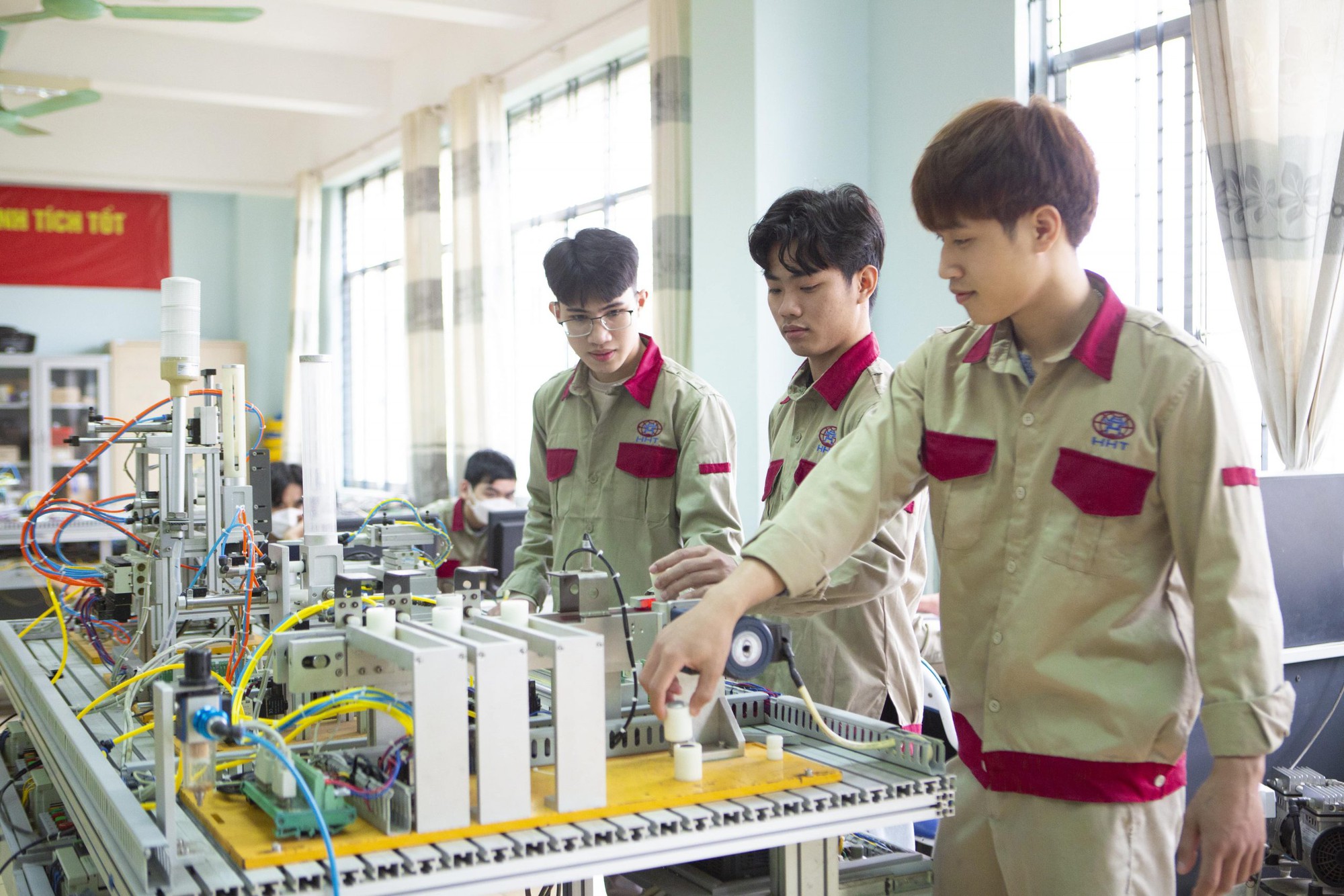Học nghề không còn là lựa chọn thứ hai- Ảnh 2. Học nghề không còn là lựa chọn thứ hai- Ảnh 2.