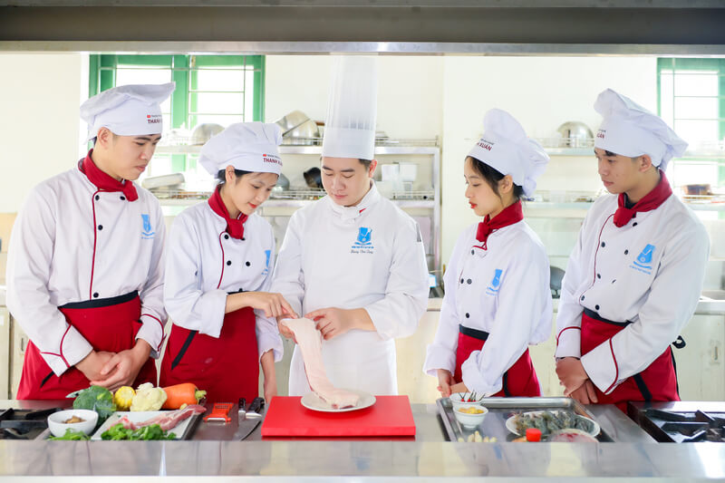 Học nghề không còn là lựa chọn thứ hai- Ảnh 3. Học nghề không còn là lựa chọn thứ hai- Ảnh 3.