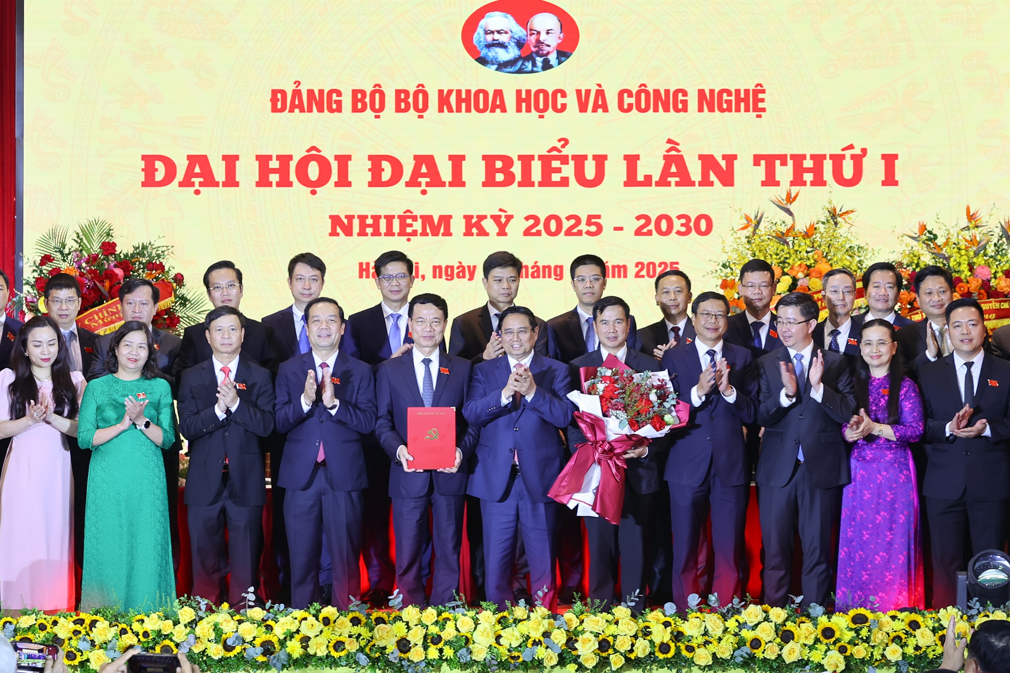 Thủ tướng: 'Con đường tất yếu' để Việt Nam vươn lên, trở thành nước phát triển, giàu mạnh- Ảnh 7.