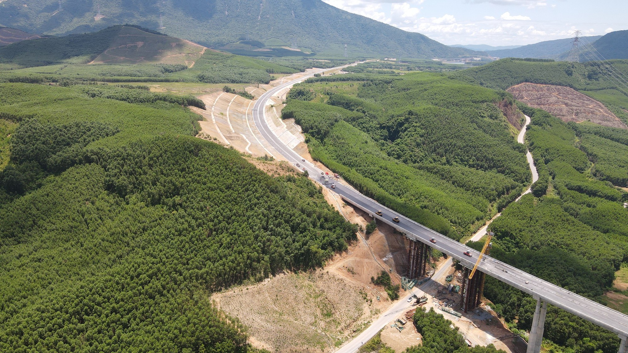 Thông tuyến cao tốc từ Hà Nội đến Đà Nẵng vào ngày 19/8- Ảnh 4. Thông tuyến cao tốc từ Hà Nội đến Đà Nẵng vào ngày 19/8- Ảnh 4.