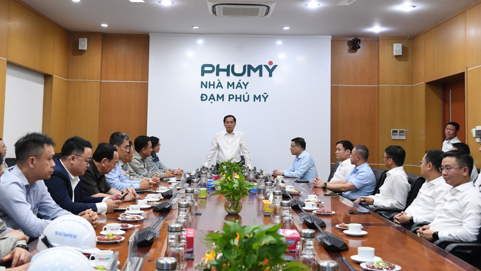 Phó Thủ tướng Bùi Thanh Sơn thăm Nhà máy sản xuất phân bón hàng đầu Việt Nam- Ảnh 1.