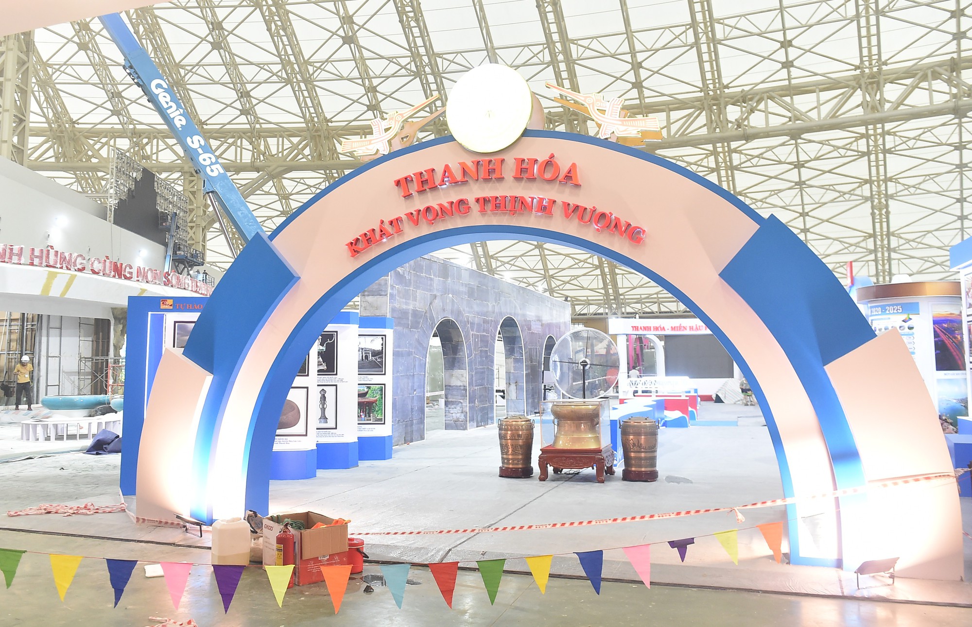 Tăng tốc hoàn thiện các hạng mục thi công gian trưng bày Triển lãm thành tựu 80 năm Quốc khánh- Ảnh 7.
