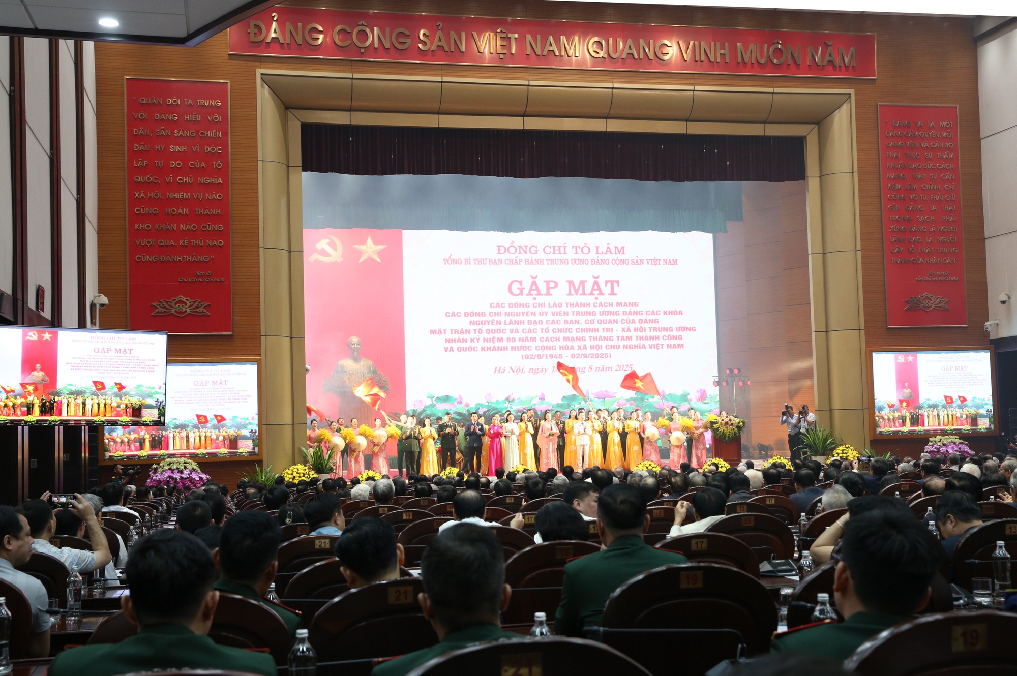 Chùm ảnh: Tổng Bí thư Tô Lâm gặp mặt các đồng chí lãnh đạo, nguyên lãnh đạo Đảng và Nhà nước, các ban, bộ, ngành- Ảnh 7.