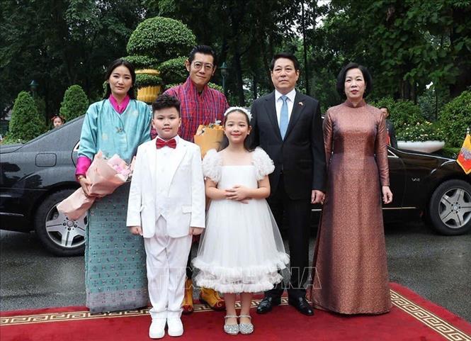 ប្រធានរដ្ឋ Luong Cuong អញ្ជើញជាអធិបតីក្នុងពិធីទទួលស្វាគមន៍រដ្ឋចំពោះព្រះមហាក្សត្រ Bhutan - រូបថត ៣. Chủ tịch nước Lương Cường chủ trì lễ đón cấp Nhà nước Quốc vương Bhutan- Ảnh 3.