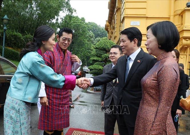 ប្រធានរដ្ឋ Luong Cuong អញ្ជើញជាអធិបតីក្នុងពិធីទទួលបដិសណ្ឋារកិច្ចចំពោះព្រះមហាក្សត្រ Bhutan - រូបថត ២. Chủ tịch nước Lương Cường chủ trì lễ đón cấp Nhà nước Quốc vương Bhutan- Ảnh 2.