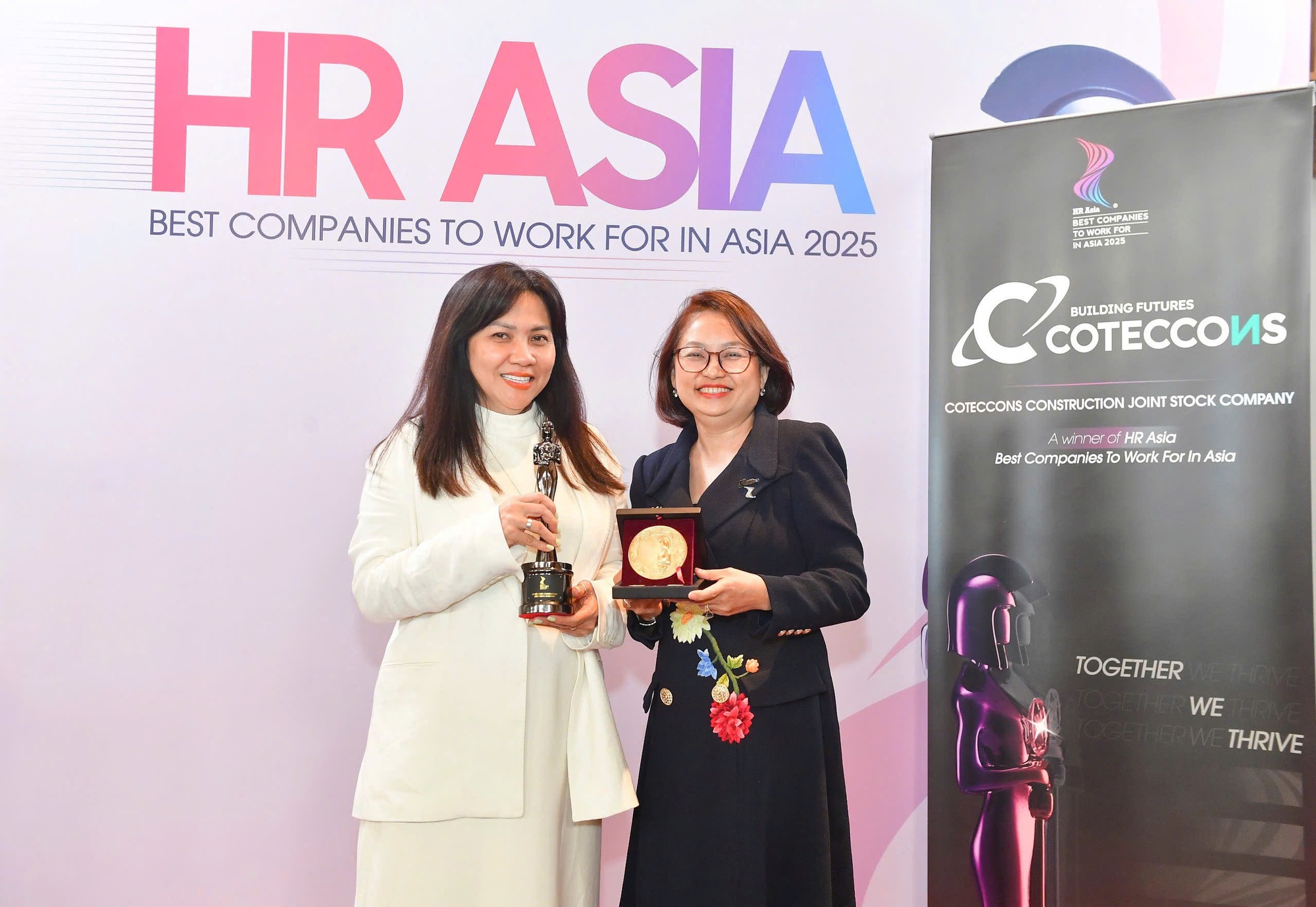Coteccons nhận ‘cú đúp’ danh hiệu tại HR Asia Awards 2025- Ảnh 1. Coteccons nhận ‘cú đúp’ danh hiệu tại HR Asia Awards 2025- Ảnh 1.
