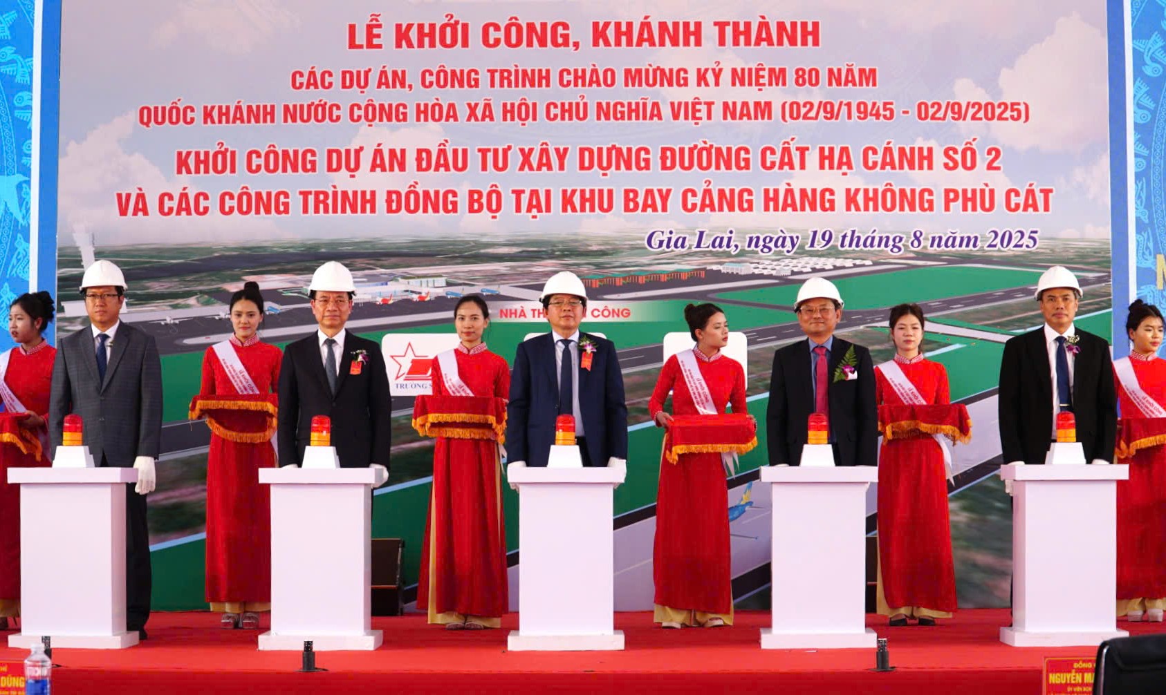 Gia Lai: Khởi công đường cất hạ cánh số 2 Cảng hàng không Phù Cát- Ảnh 1.