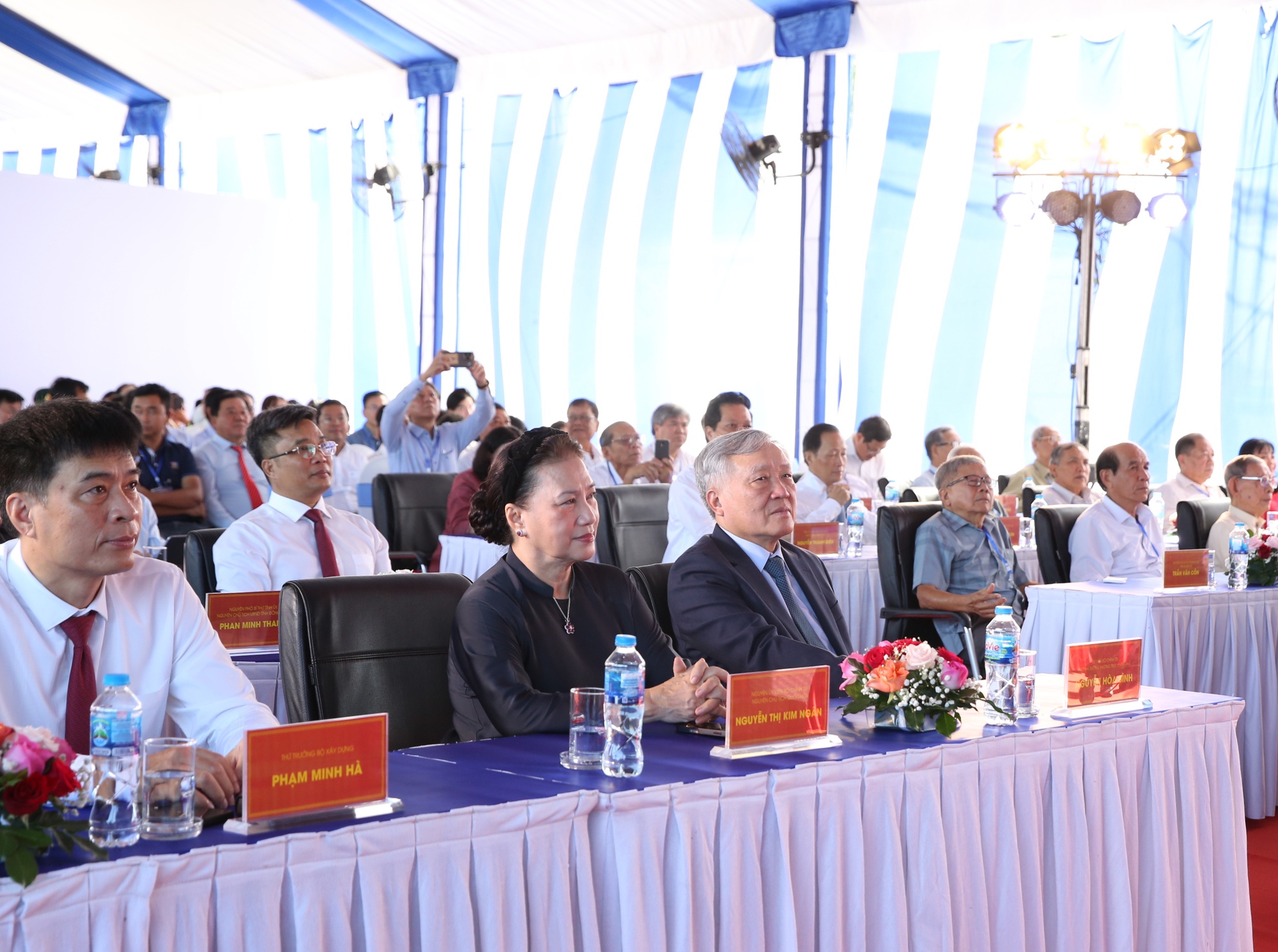 Phó Thủ tướng Thường trực Chính phủ Nguyễn Hòa Bình dự lễ khánh thành dự án cầu Rạch Miễu 2- Ảnh 1. Phó Thủ tướng Thường trực Chính phủ Nguyễn Hòa Bình dự lễ khánh thành dự án cầu Rạch Miễu 2- Ảnh 1.