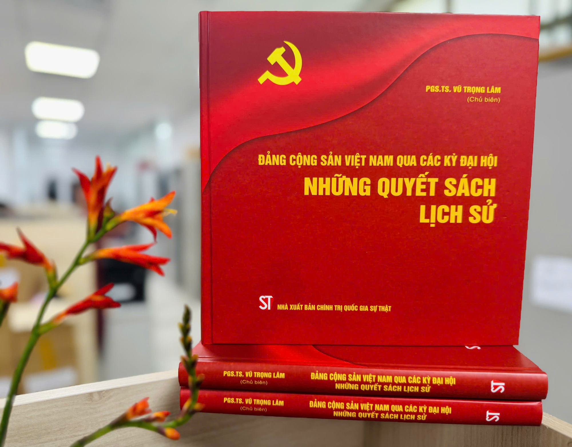 Cẩm nang lý luận sắc bén từ thực tiễn 13 kỳ Đại hội của Đảng- Ảnh 1.