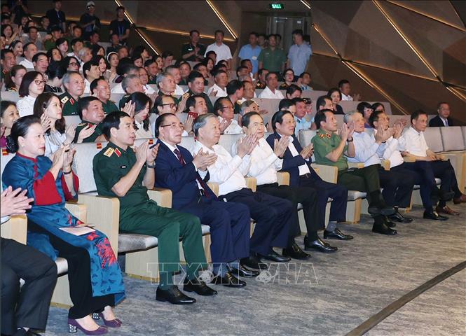 Tổng Bí thư Tô Lâm dự gặp mặt đại biểu Bộ Quốc phòng, Bộ Công an và Bộ Ngoại giao- Ảnh 6. Tổng Bí thư Tô Lâm dự gặp mặt đại biểu Bộ Quốc phòng, Bộ Công an và Bộ Ngoại giao- Ảnh 6.