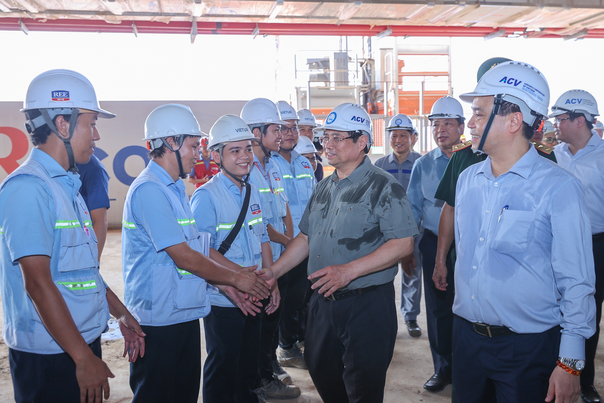 Thủ tướng lần thứ 8 kiểm tra sân bay Long Thành, yêu cầu cơ bản hoàn thành vào 19/12/2025- Ảnh 10. Thủ tướng lần thứ 8 kiểm tra sân bay Long Thành, yêu cầu cơ bản hoàn thành vào 19/12/2025- Ảnh 10.