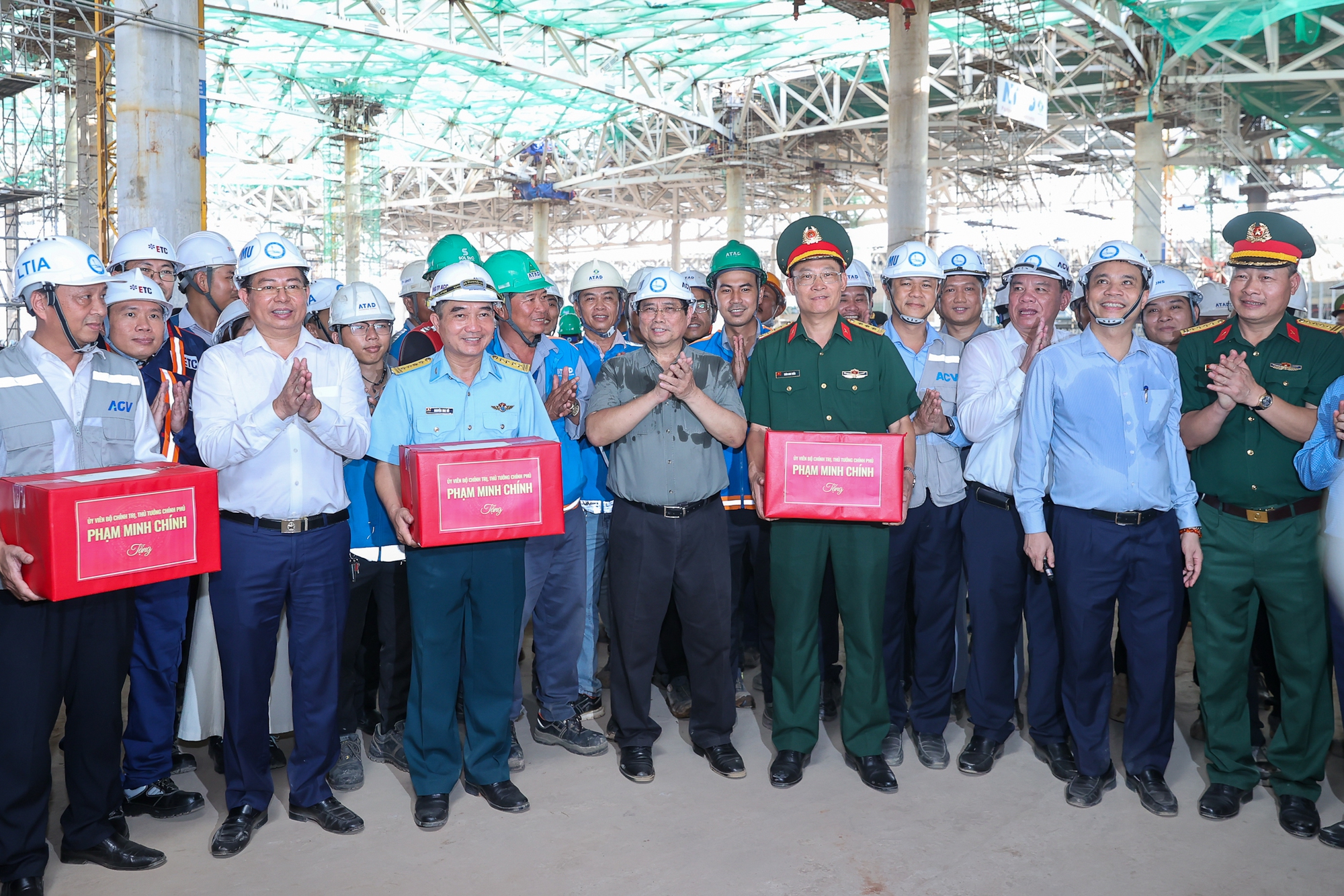 Thủ tướng lần thứ 8 kiểm tra sân bay Long Thành, yêu cầu cơ bản hoàn thành vào 19/12/2025- Ảnh 11. Thủ tướng lần thứ 8 kiểm tra sân bay Long Thành, yêu cầu cơ bản hoàn thành vào 19/12/2025- Ảnh 11.