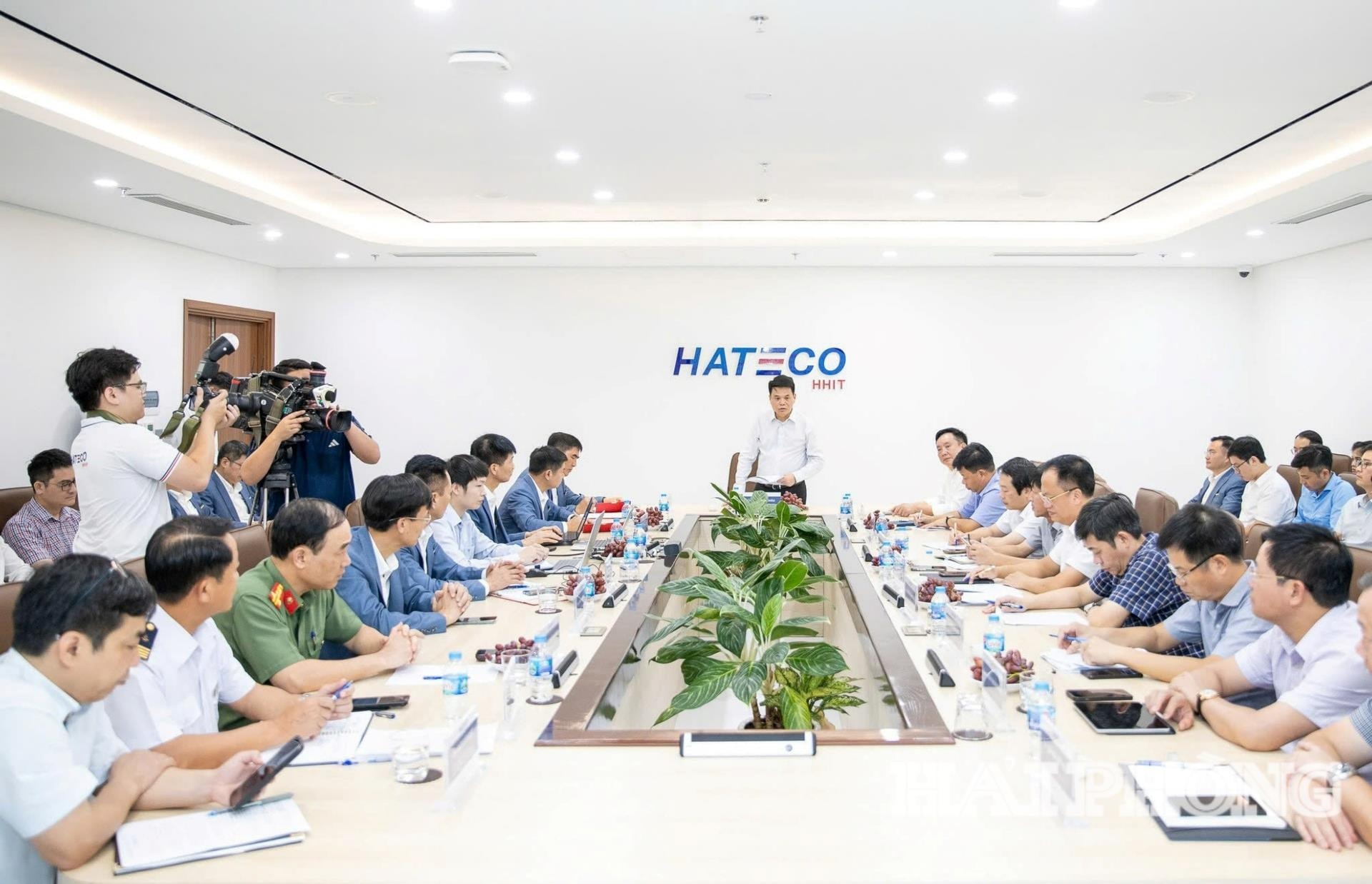 Cảng Hateco Hải Phòng đón tàu 200.000 DWT: Lãnh đạo thành phố đề nghị khẩn trương mở rộng hạ tầng- Ảnh 2. Cảng Hateco Hải Phòng đón tàu 200.000 DWT: Lãnh đạo thành phố đề nghị khẩn trương mở rộng hạ tầng- Ảnh 2.